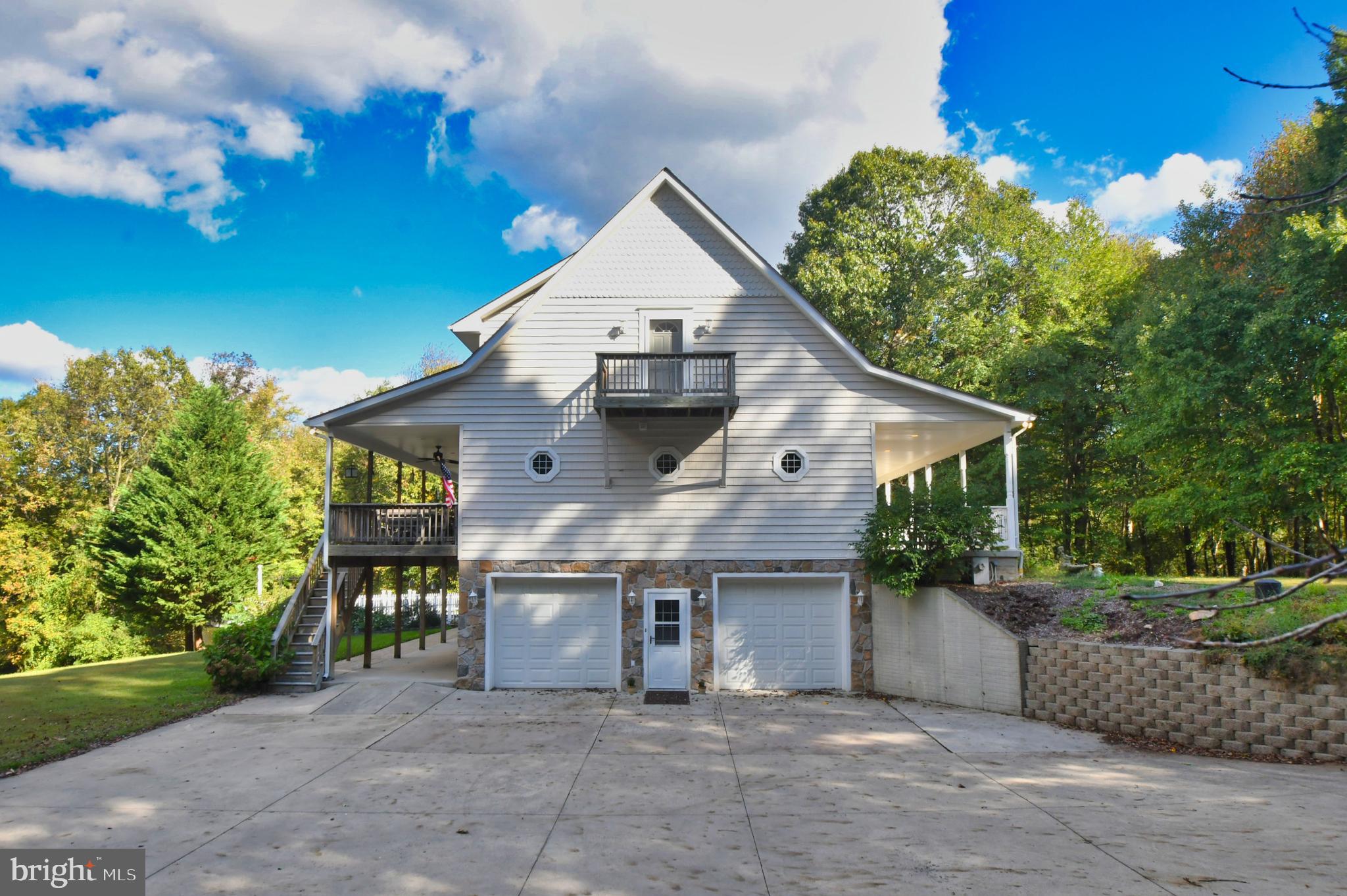 WHITE HALL - Residential