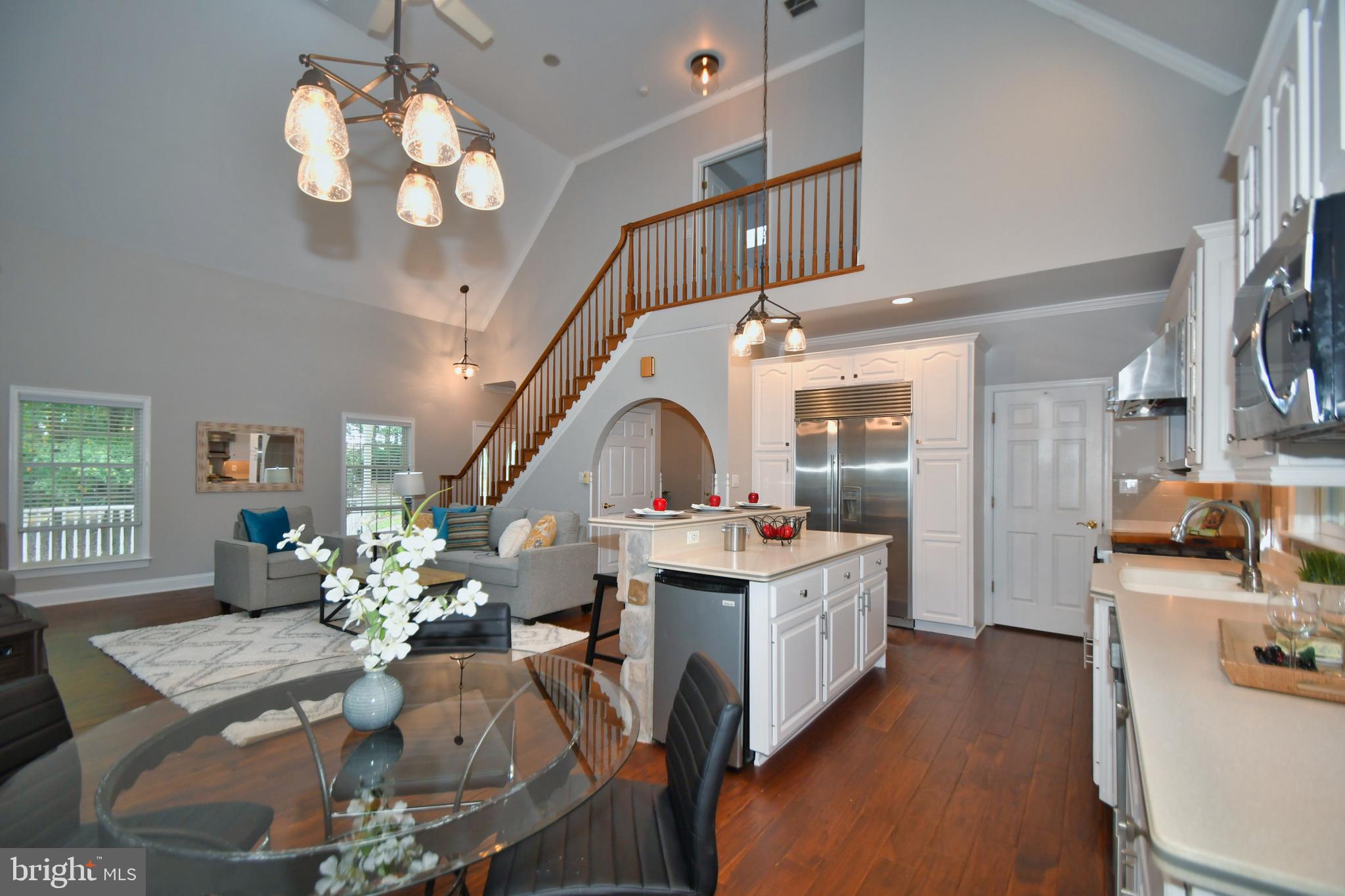 WHITE HALL - Residential