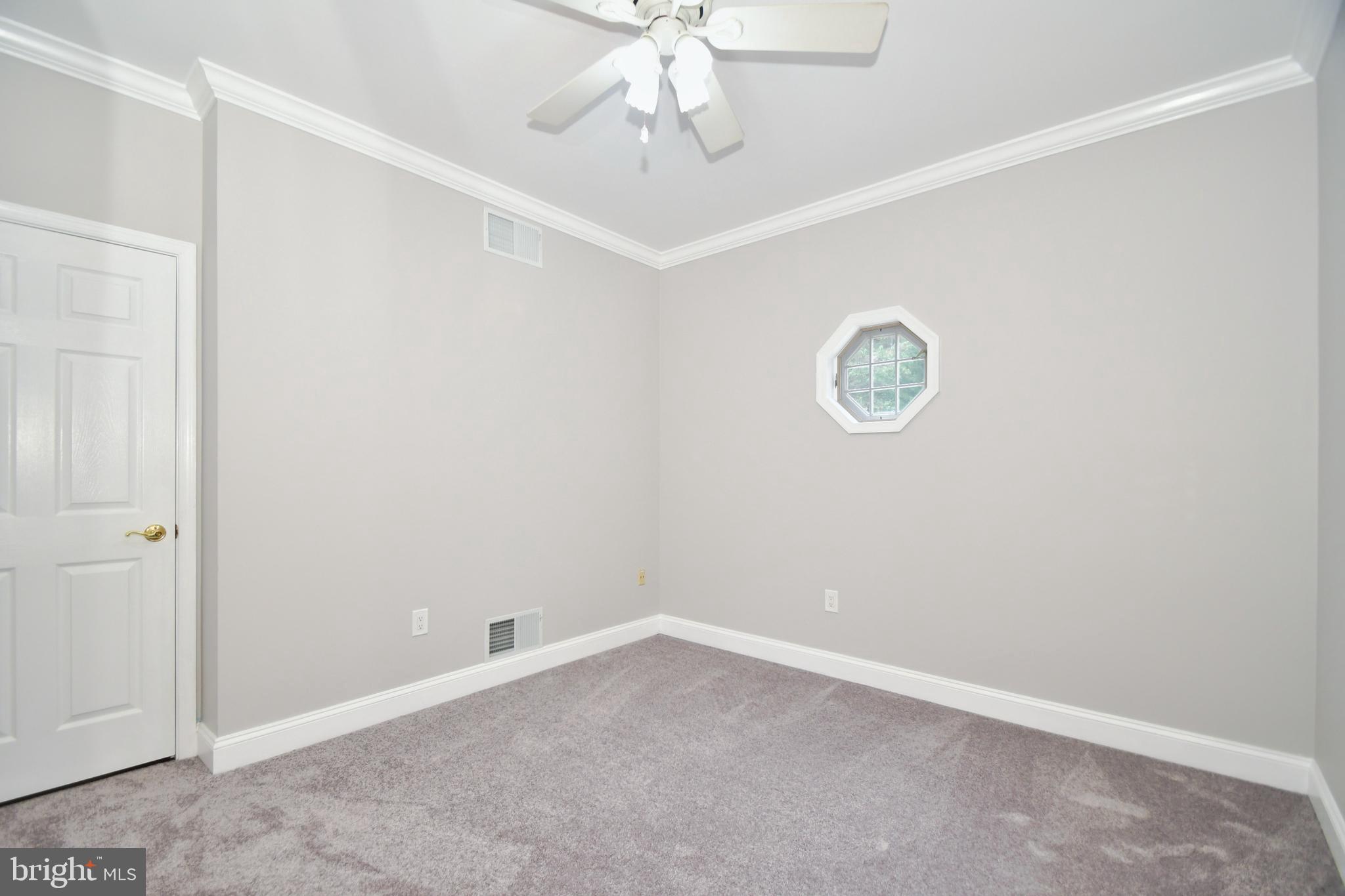 WHITE HALL - Residential