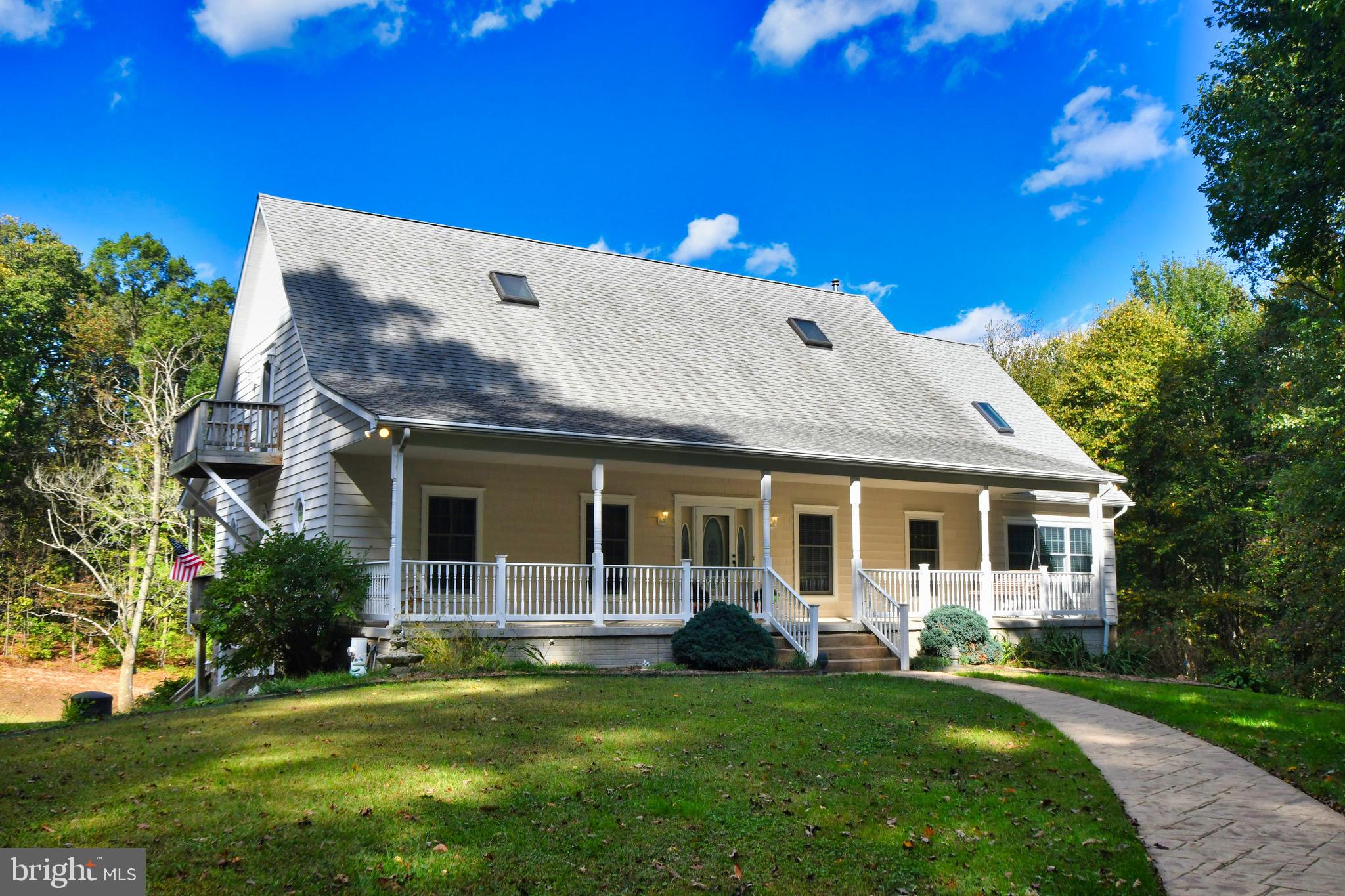 WHITE HALL - Residential