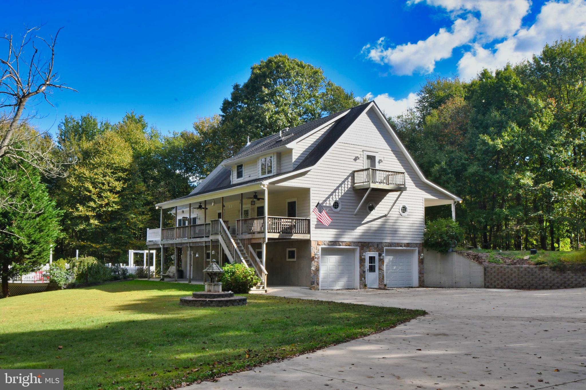 WHITE HALL - Residential