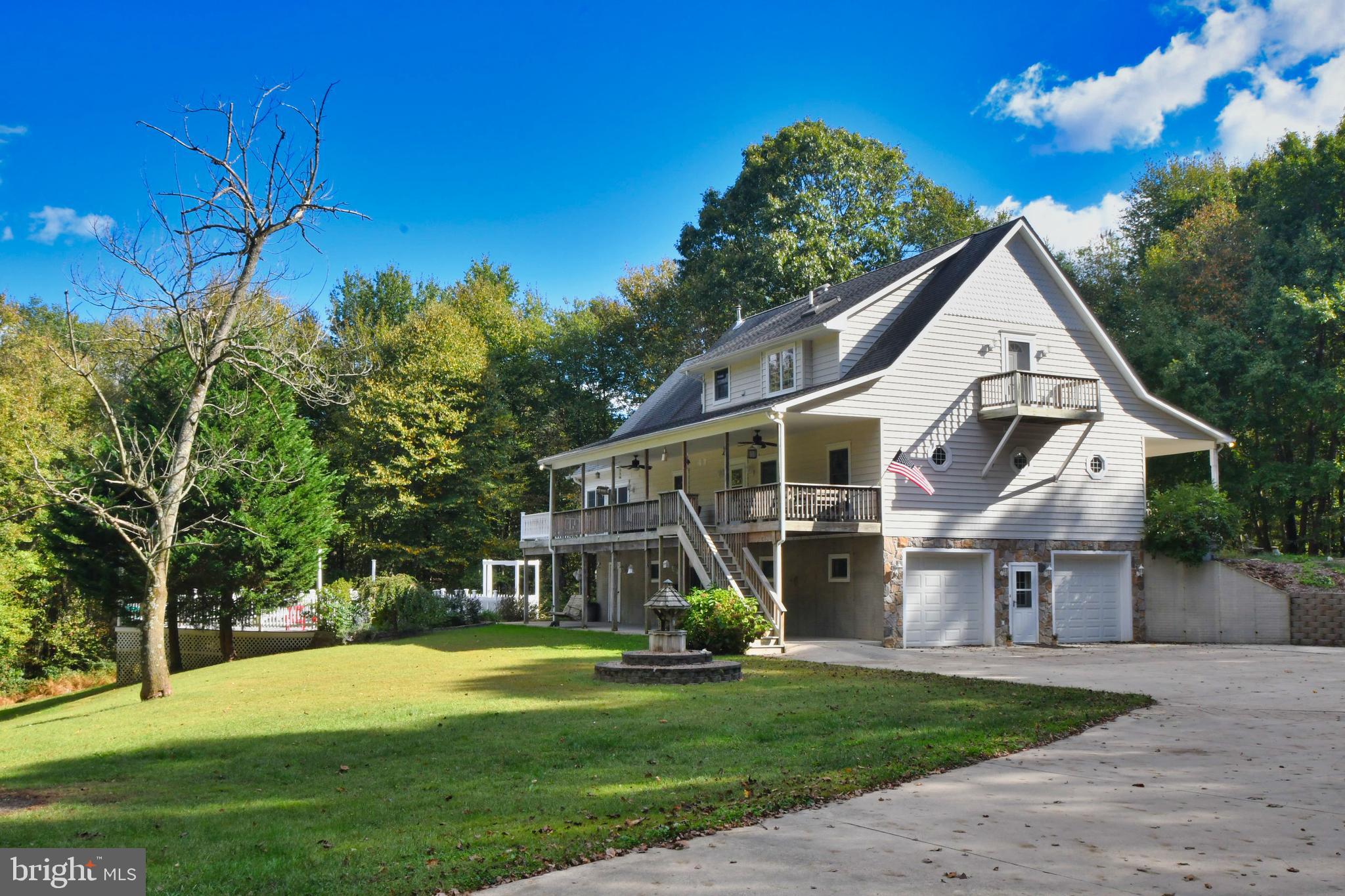 WHITE HALL - Residential