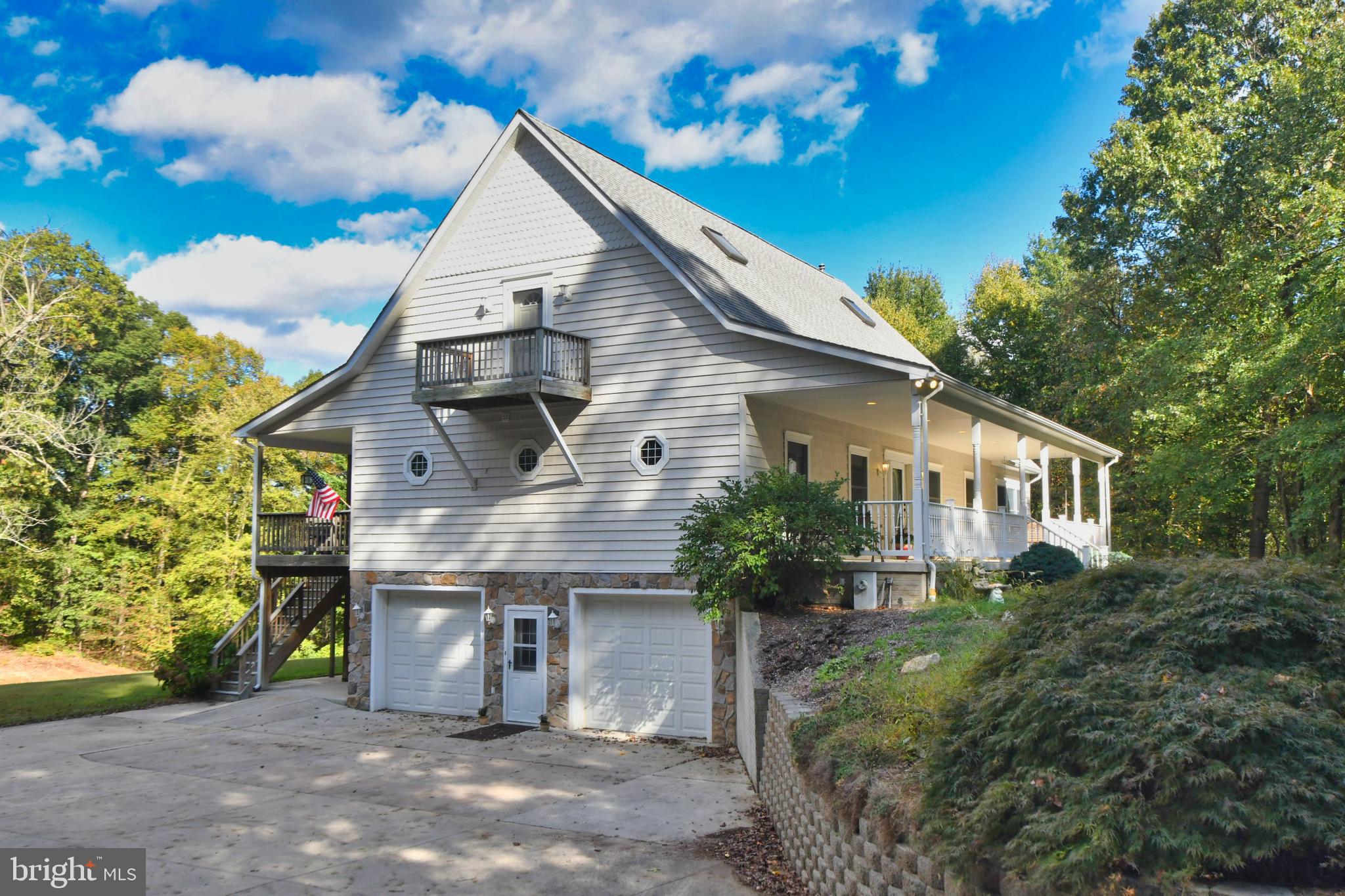 WHITE HALL - Residential