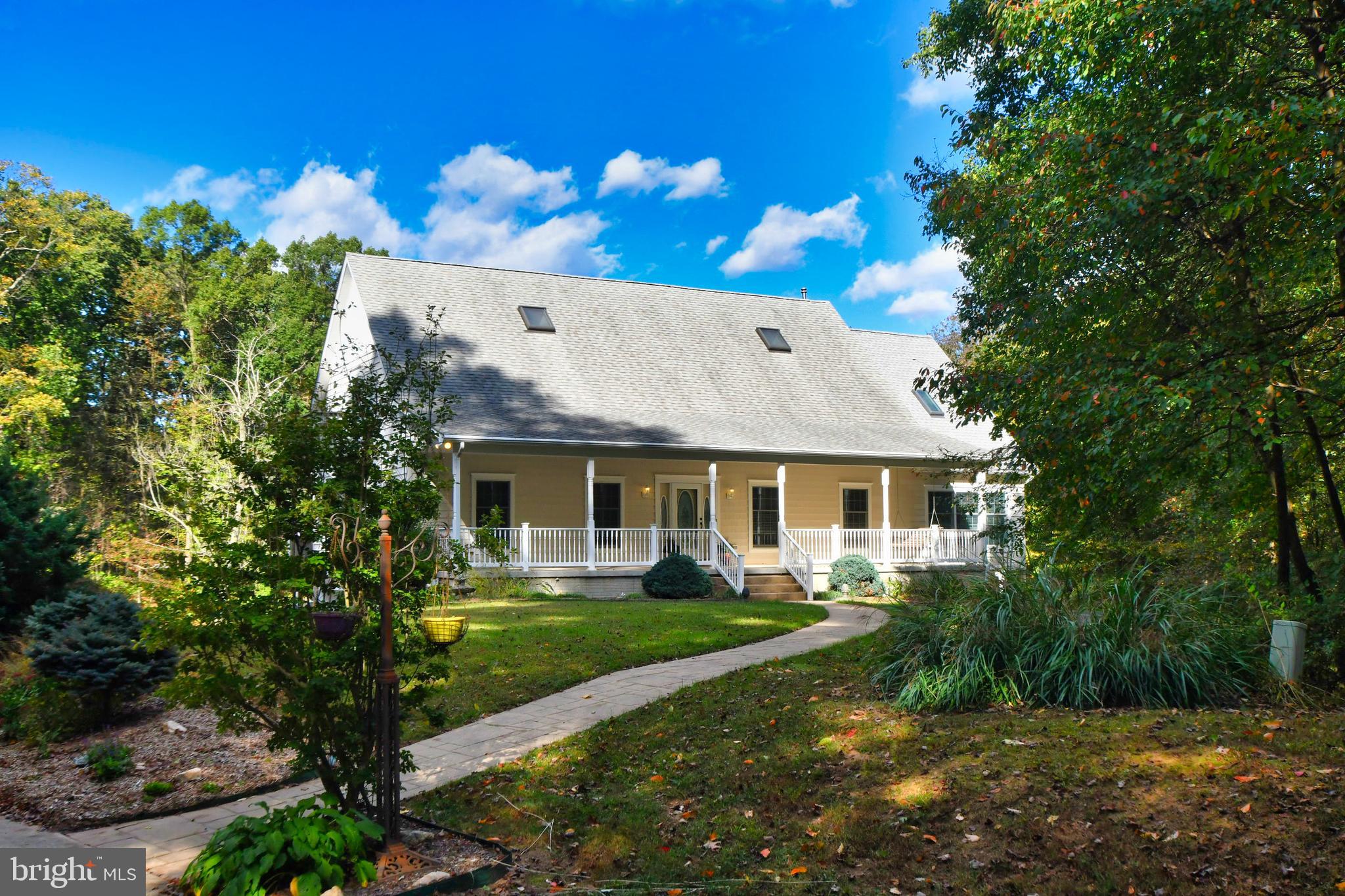 WHITE HALL - Residential