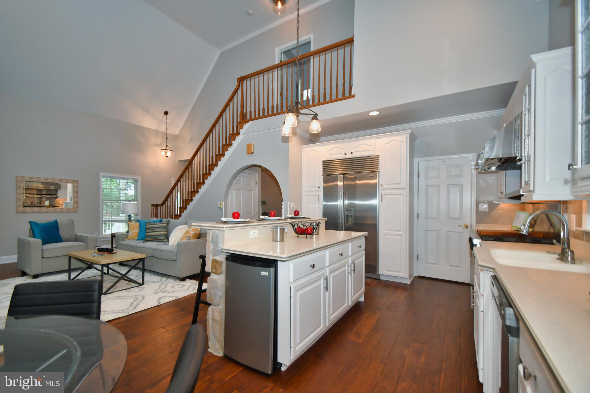 WHITE HALL - Residential