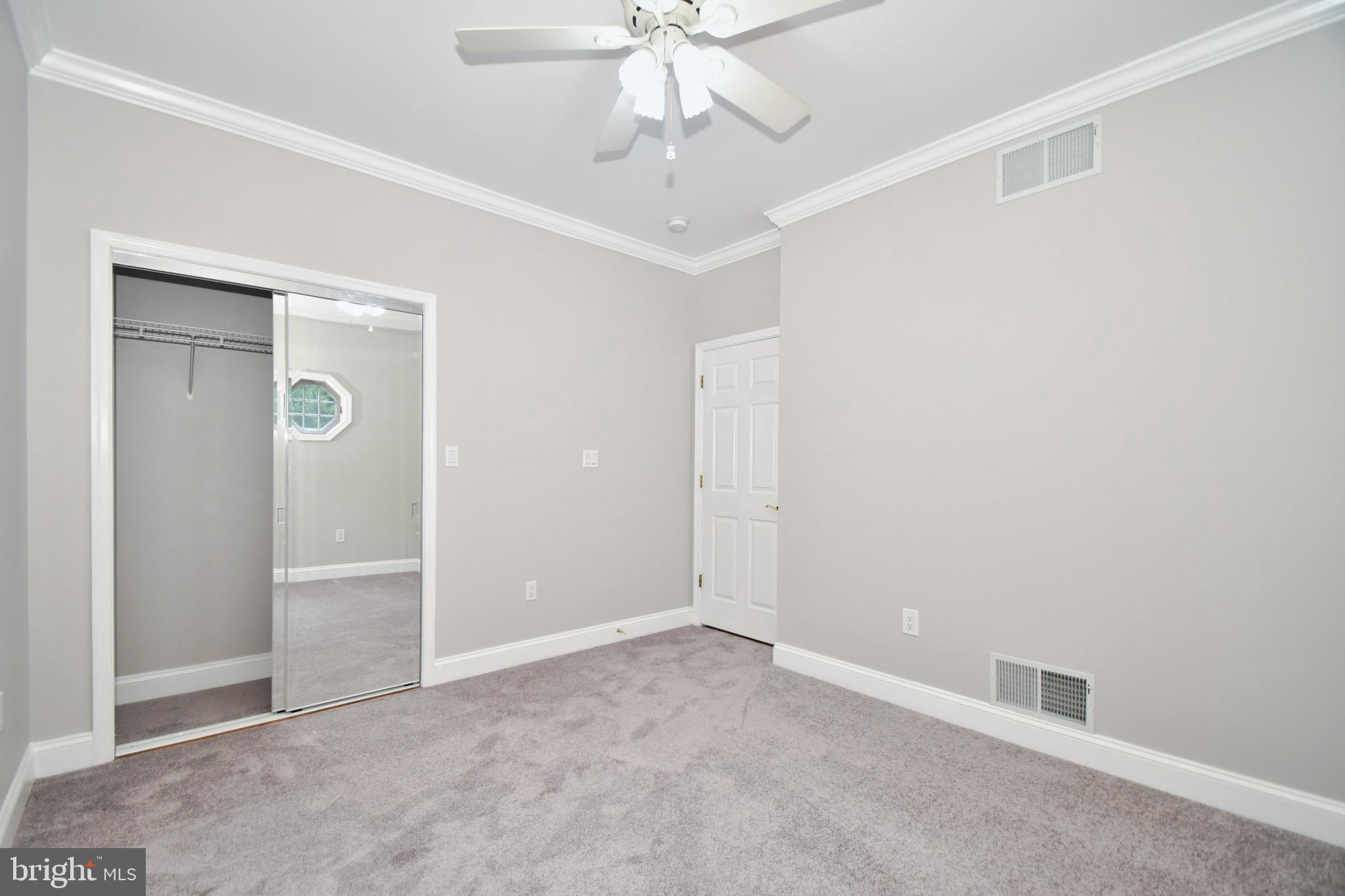 WHITE HALL - Residential