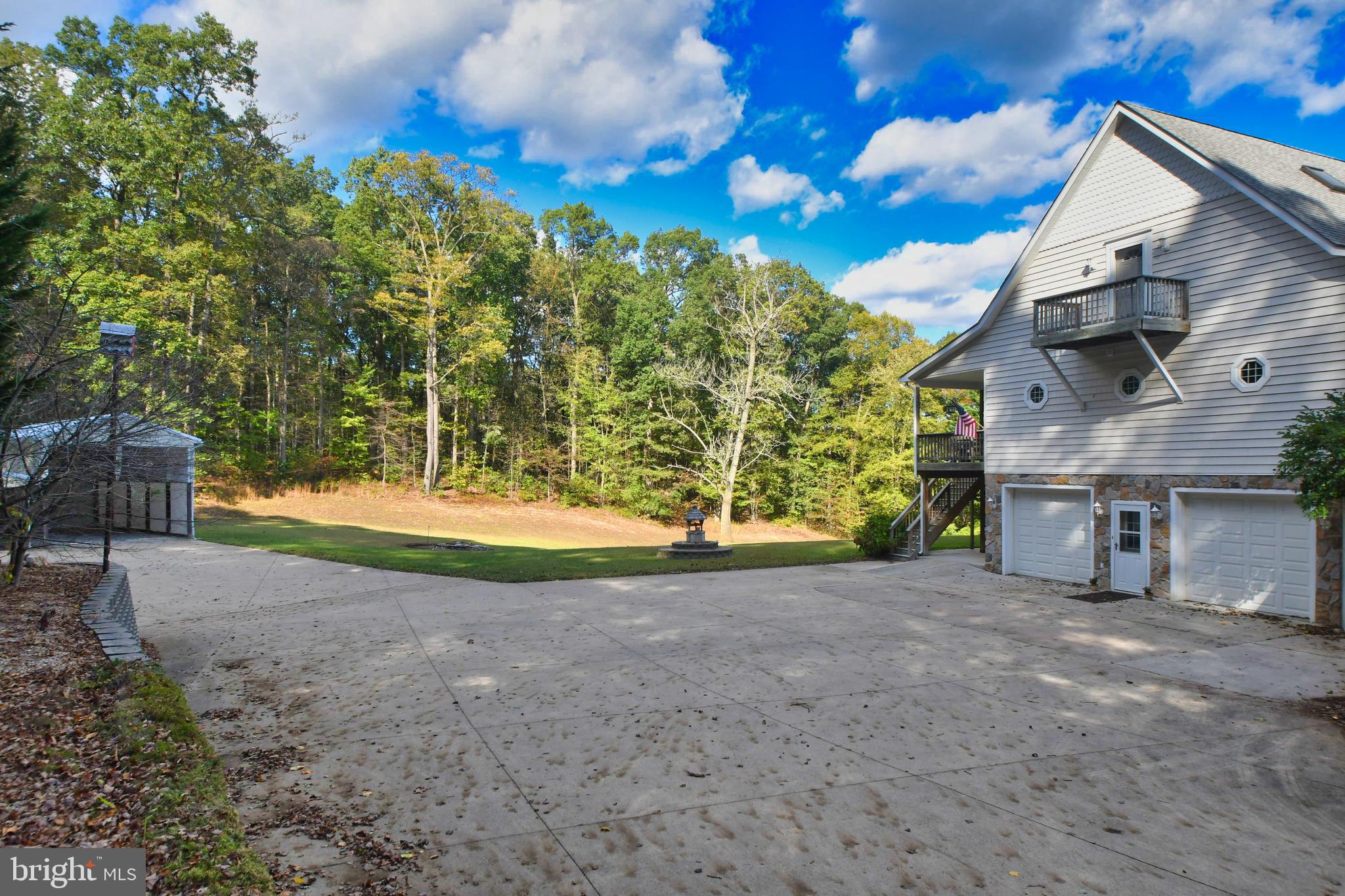 WHITE HALL - Residential