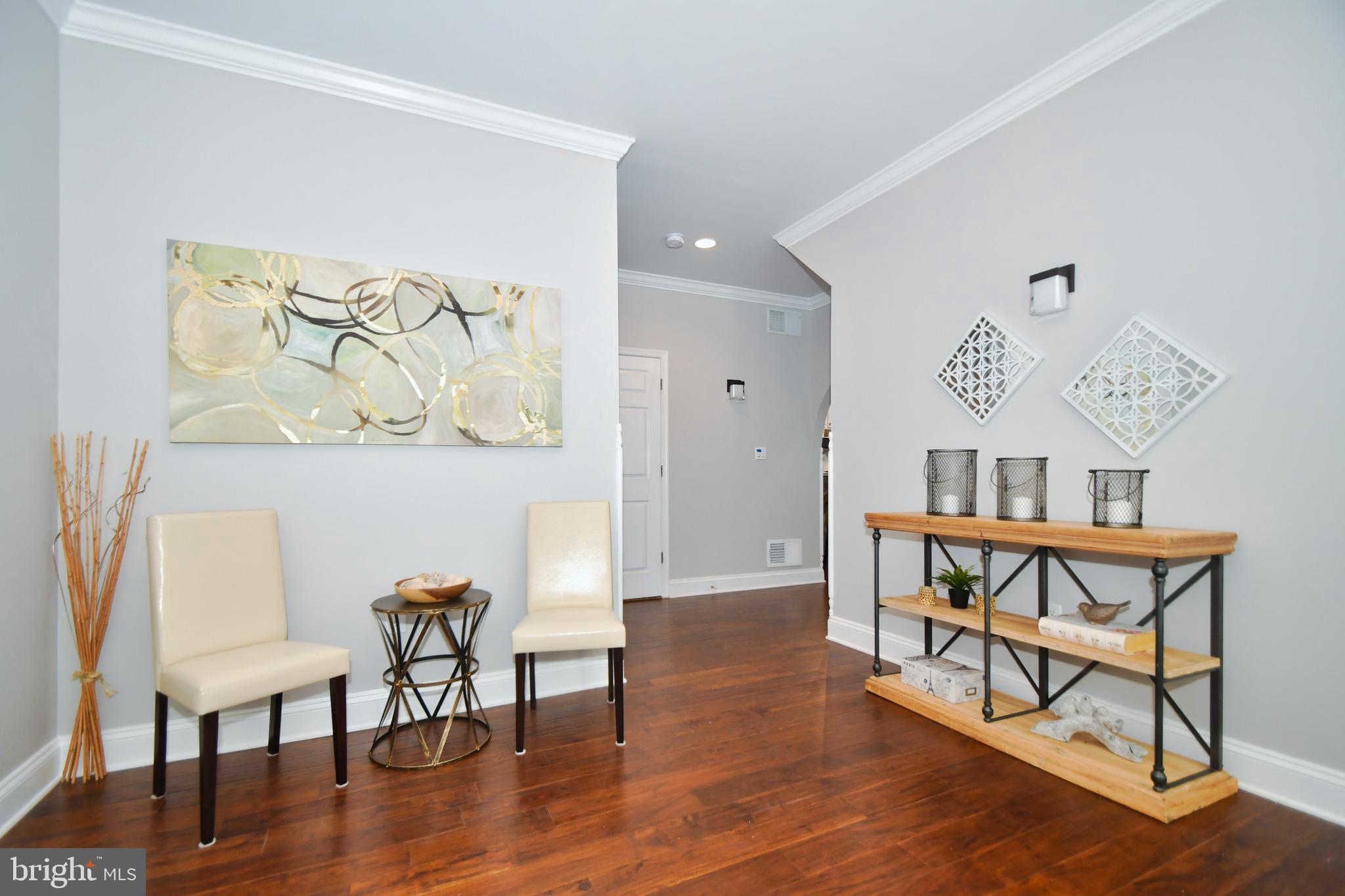 WHITE HALL - Residential