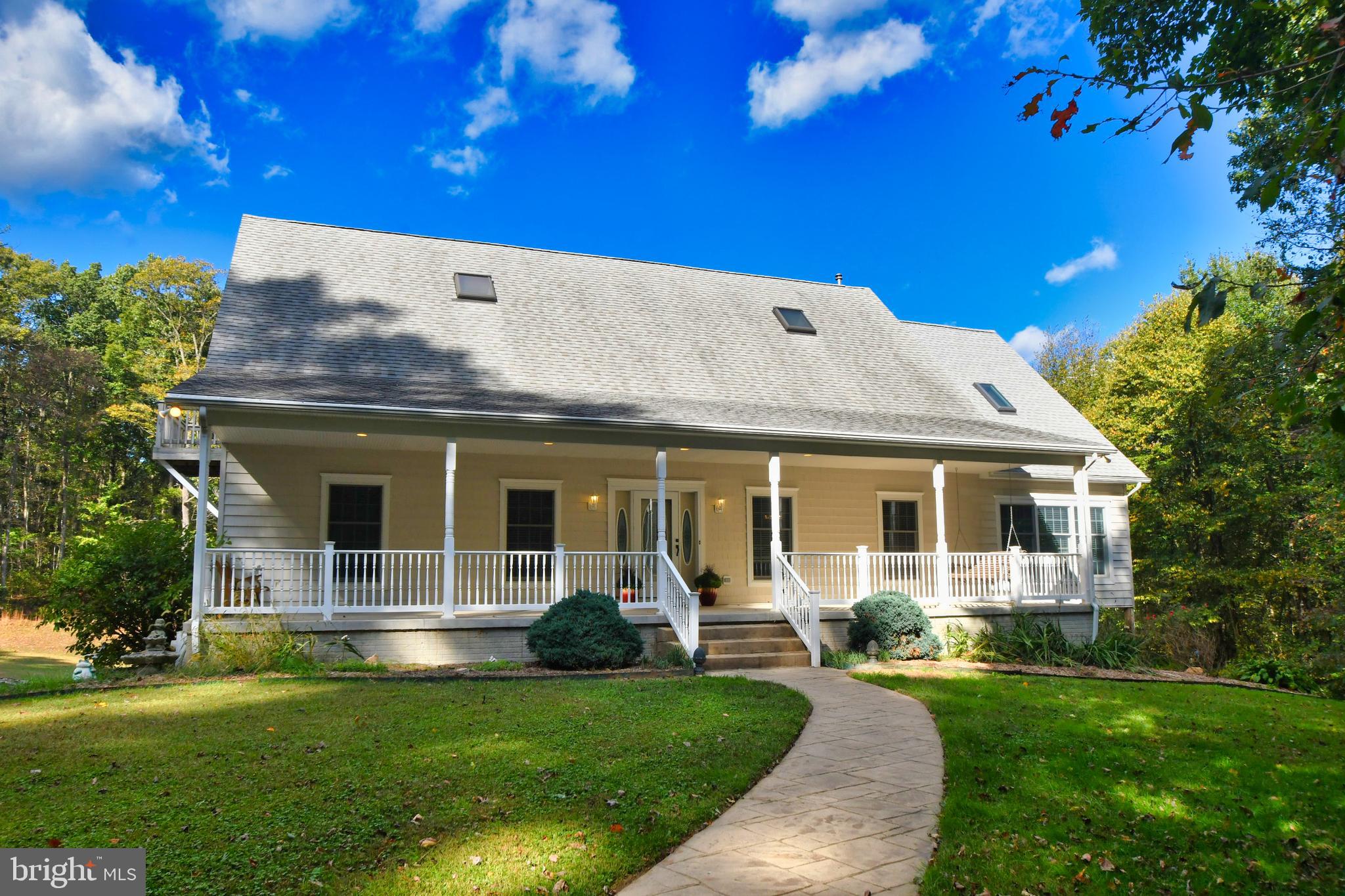 WHITE HALL - Residential