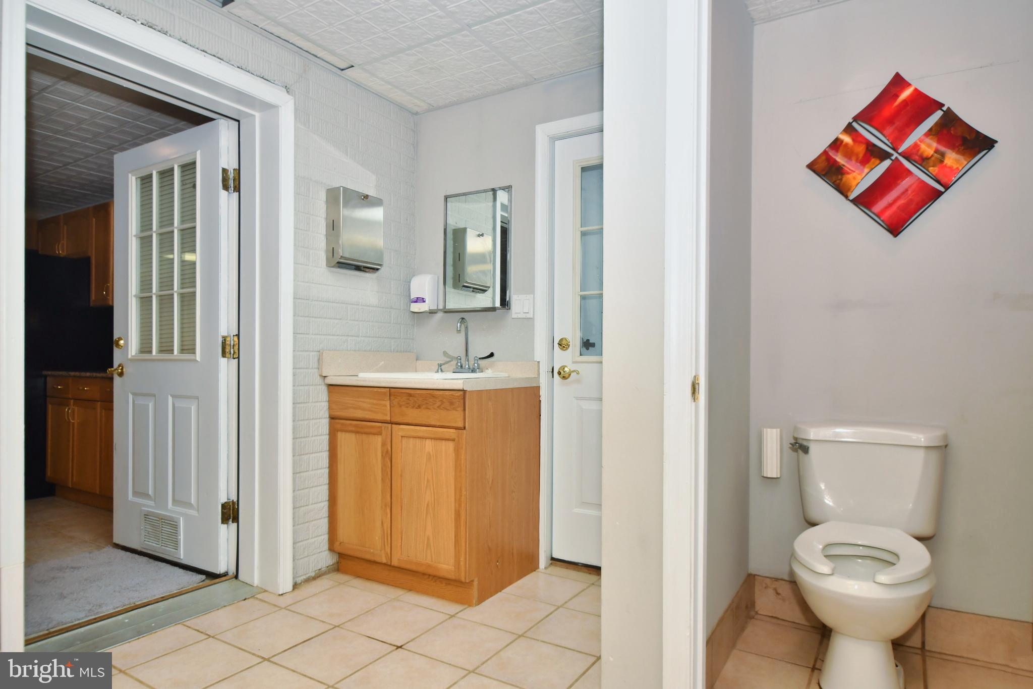 WHITE HALL - Residential