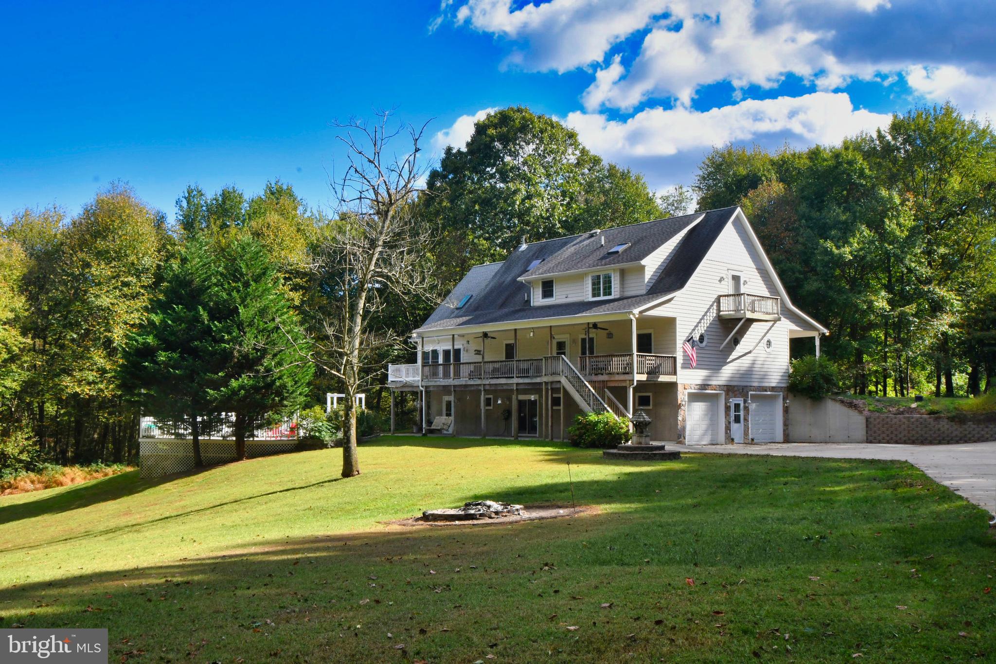 WHITE HALL - Residential