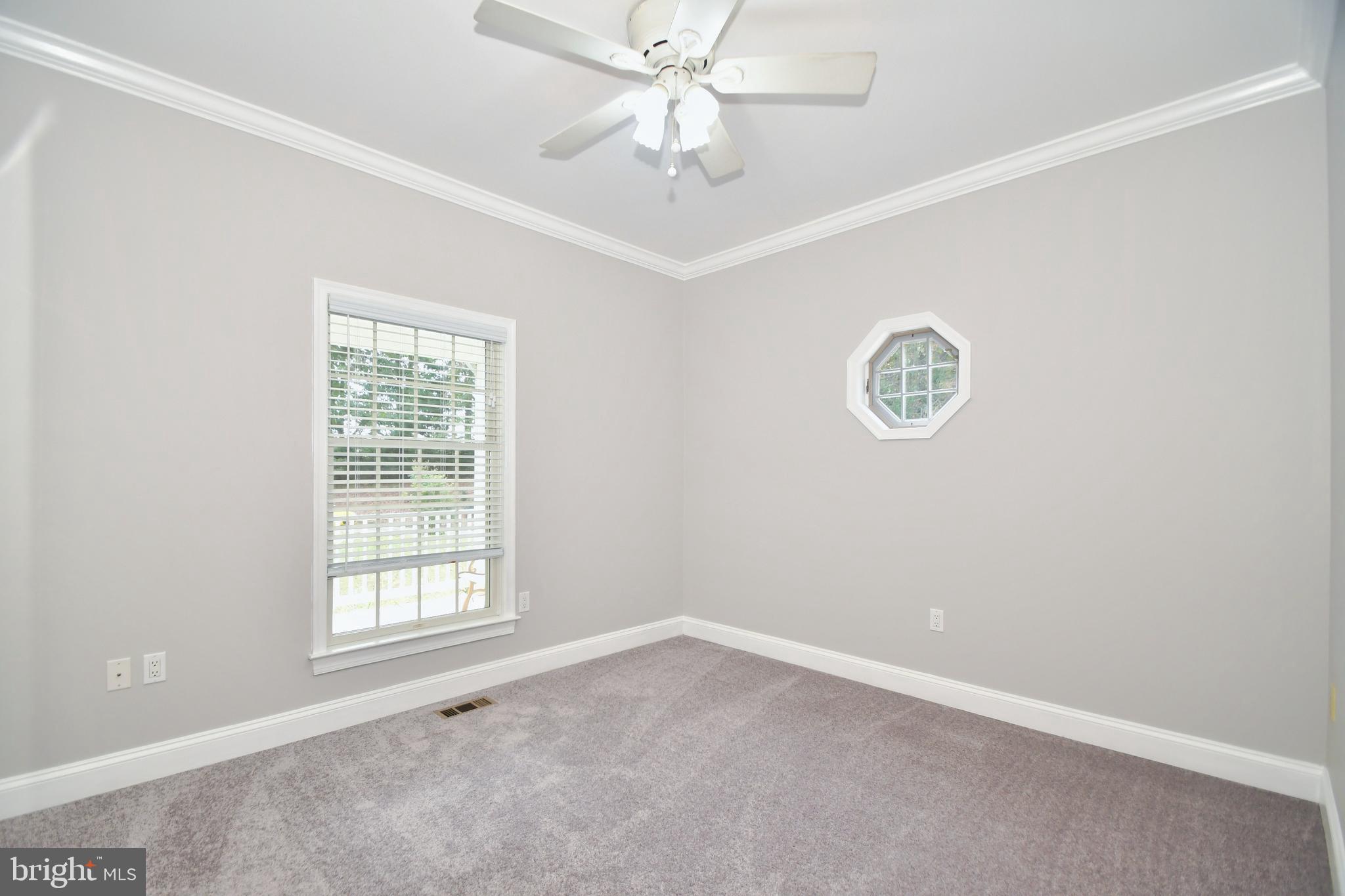 WHITE HALL - Residential