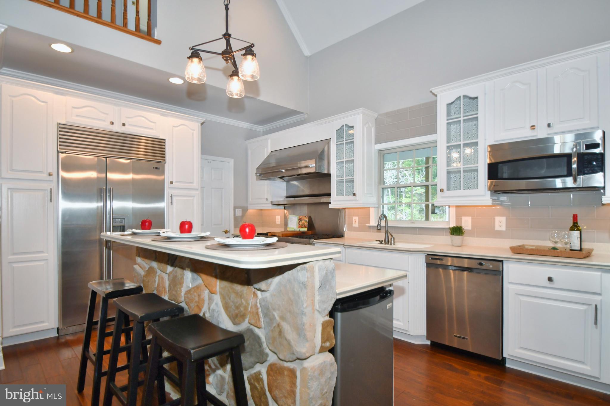 WHITE HALL - Residential