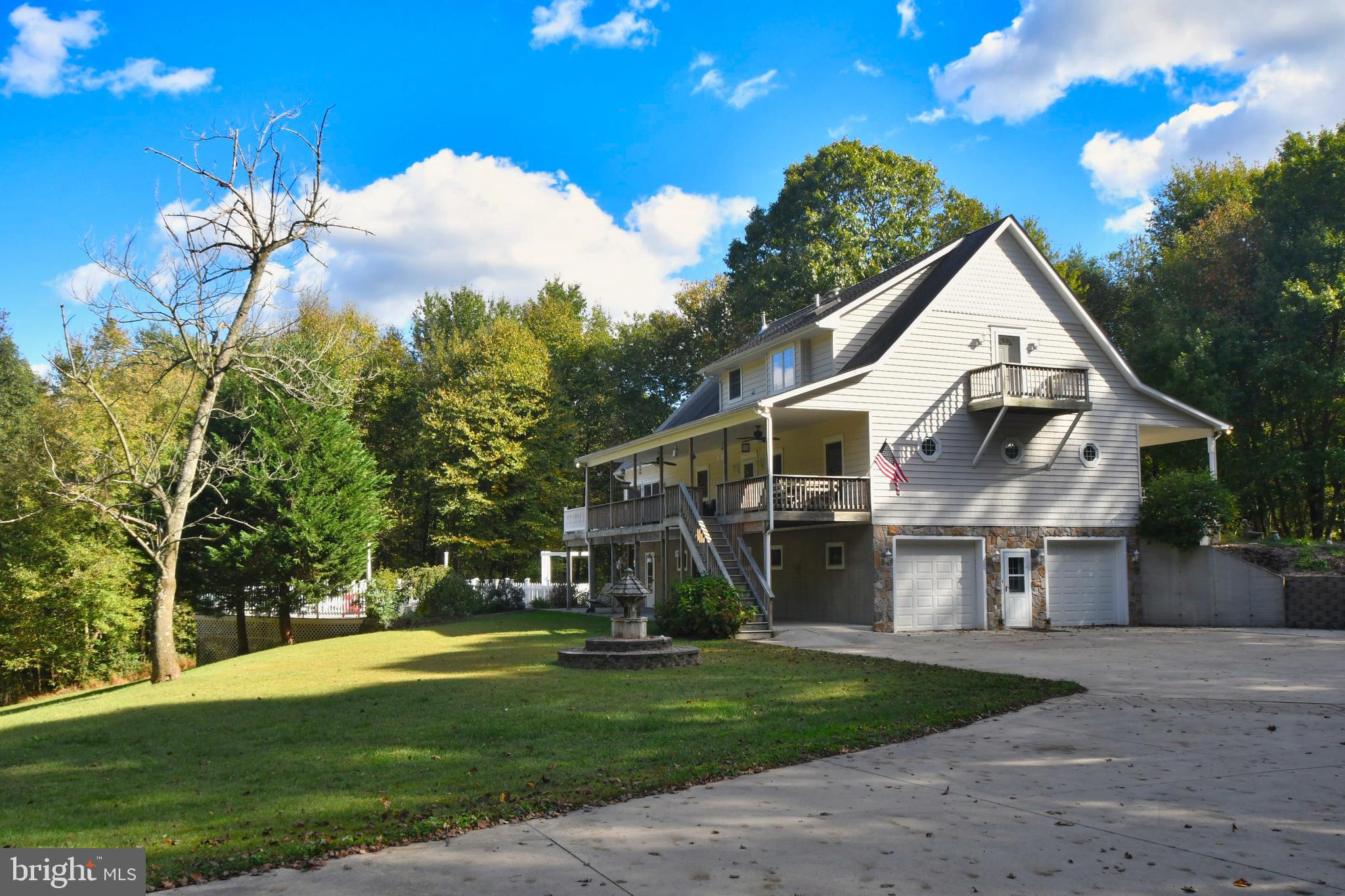 WHITE HALL - Residential