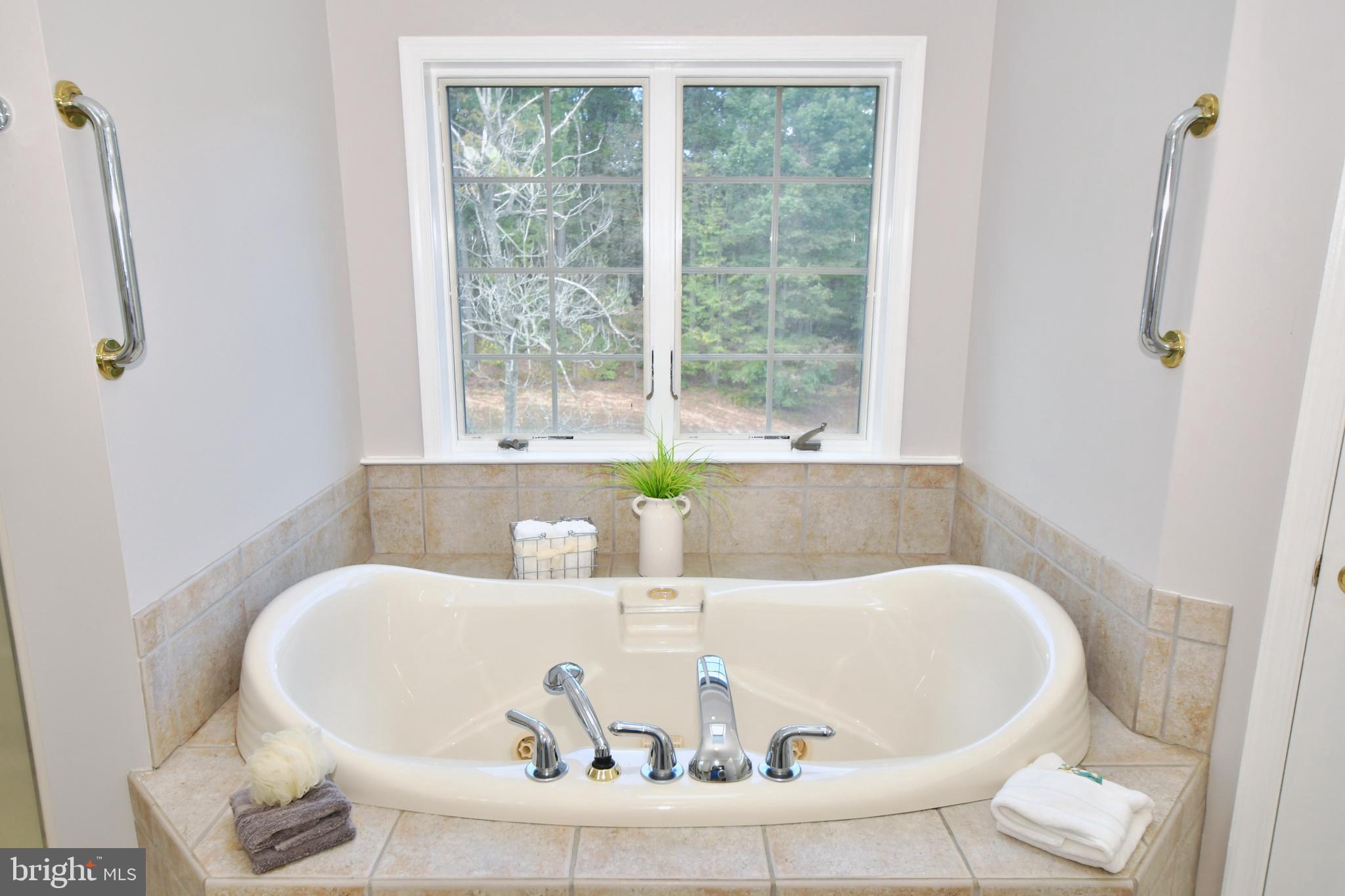 WHITE HALL - Residential