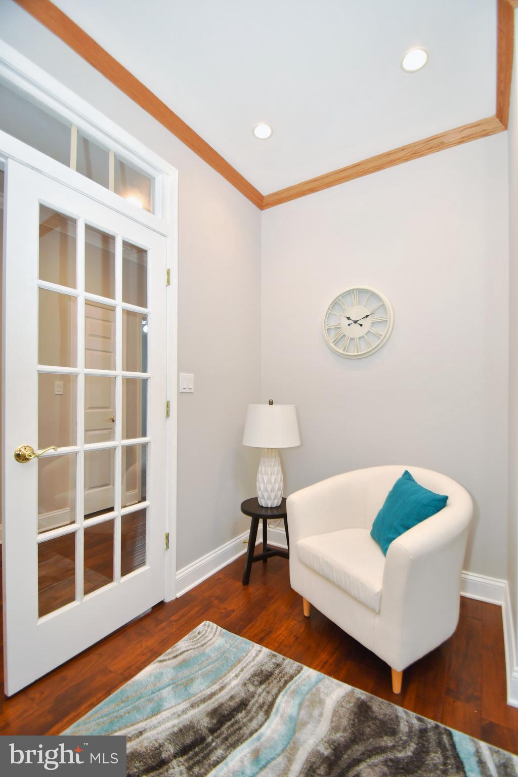 WHITE HALL - Residential