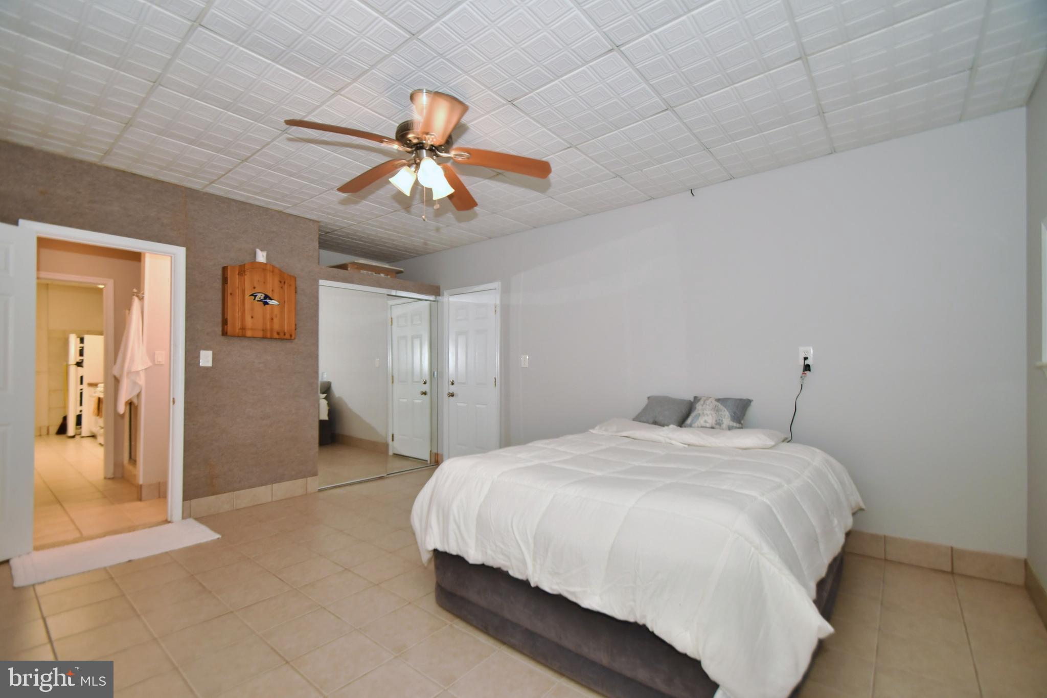 WHITE HALL - Residential