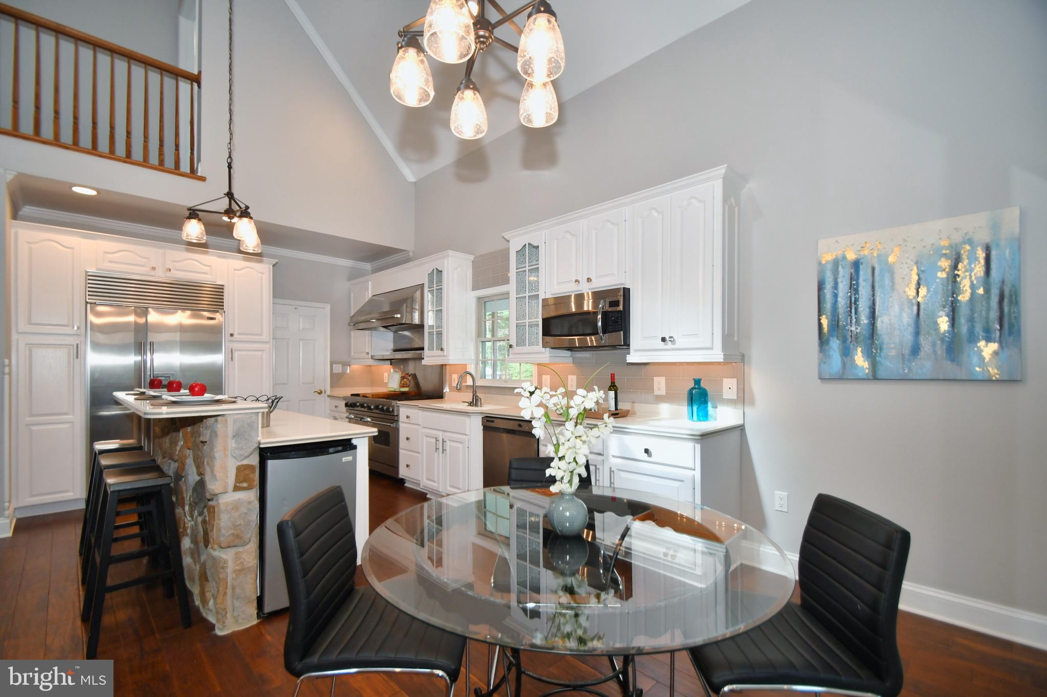 WHITE HALL - Residential