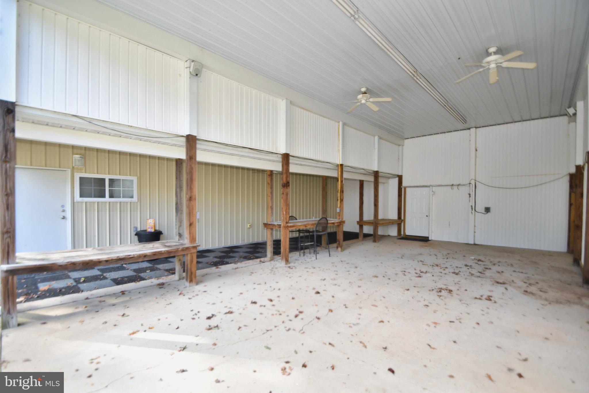 WHITE HALL - Residential