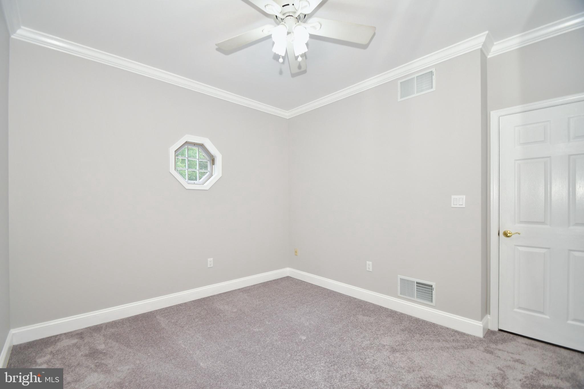 WHITE HALL - Residential