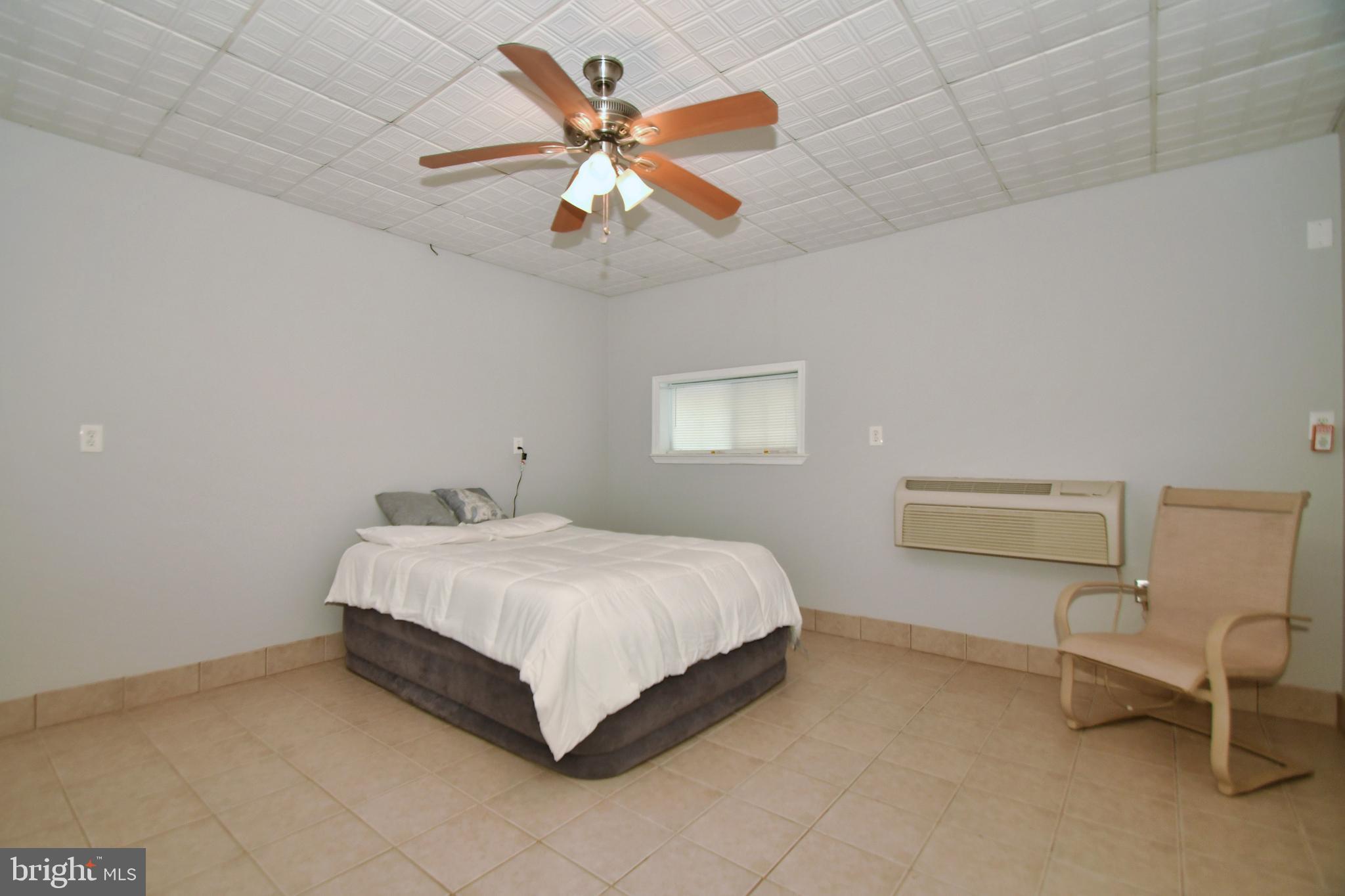 WHITE HALL - Residential