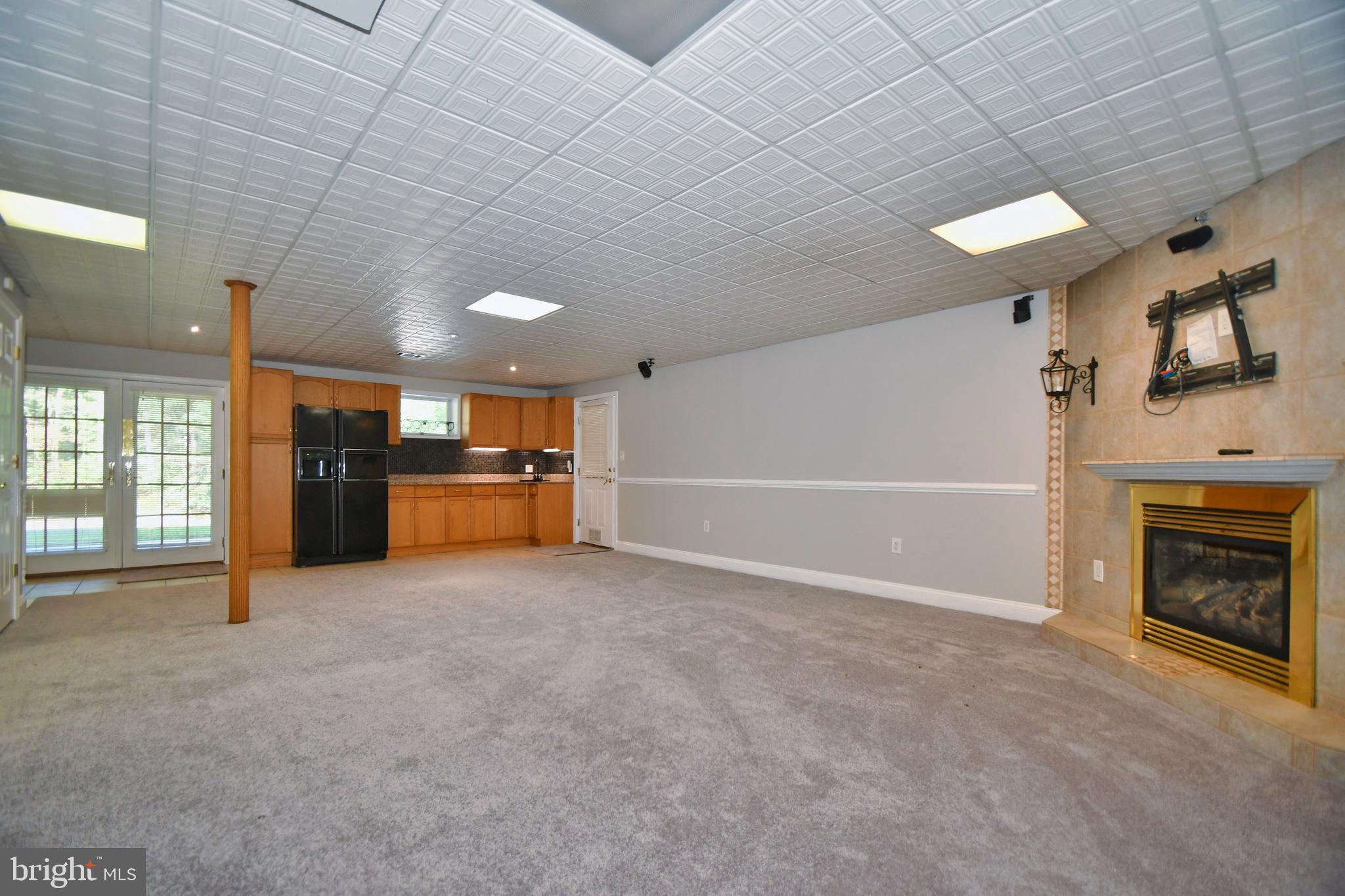 WHITE HALL - Residential