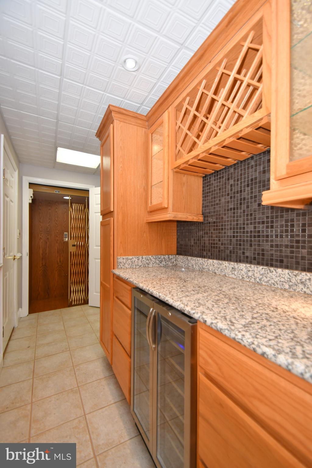 WHITE HALL - Residential