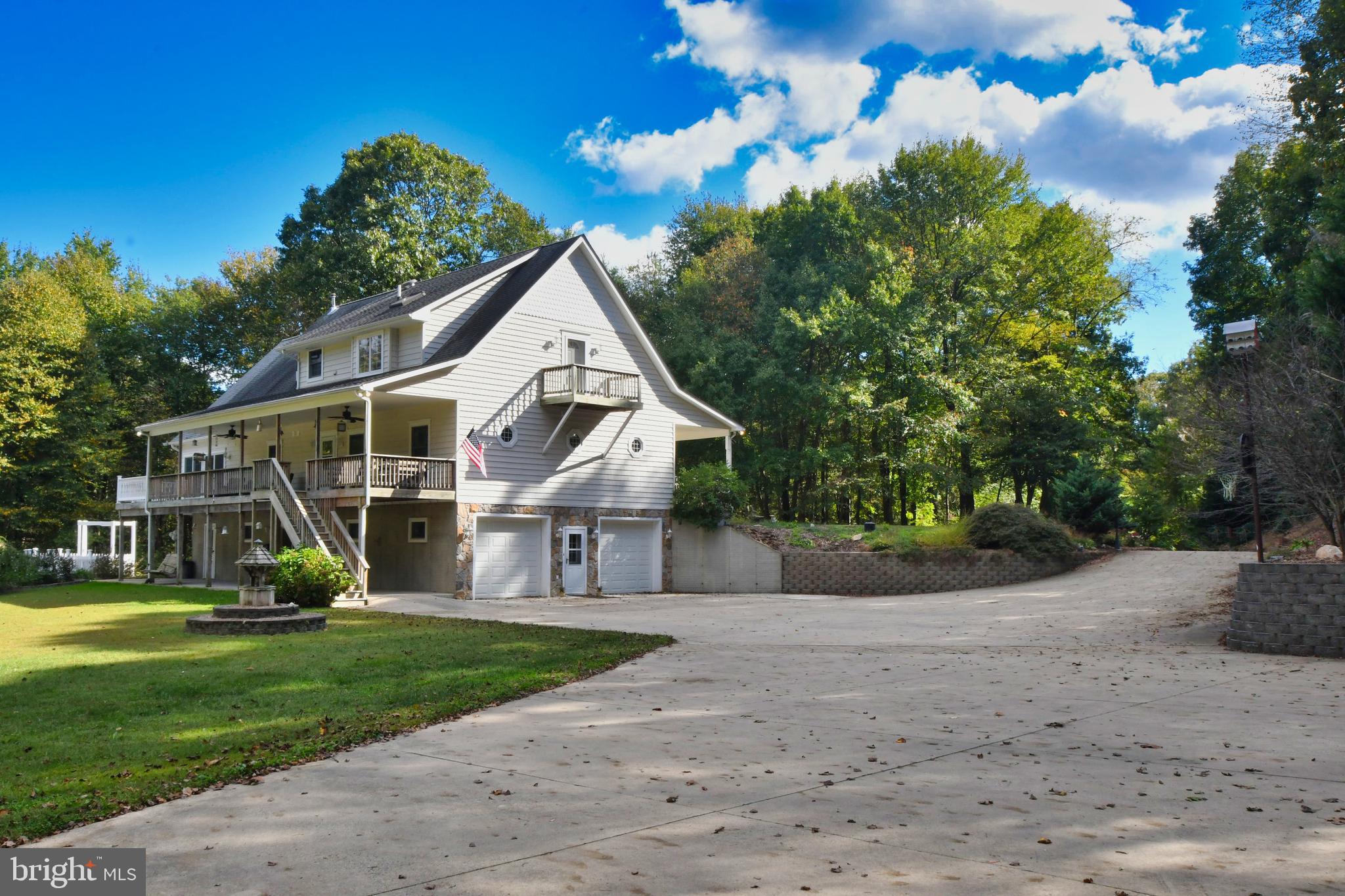 WHITE HALL - Residential