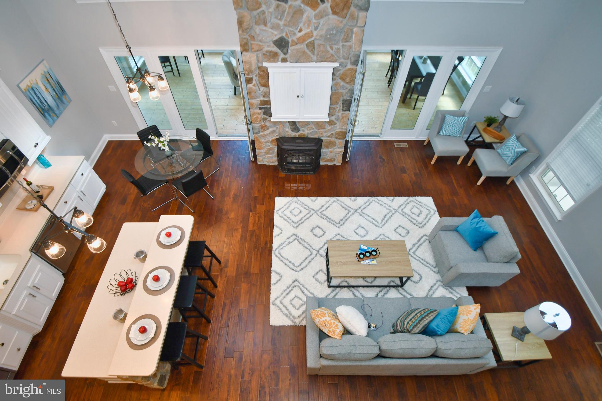 WHITE HALL - Residential