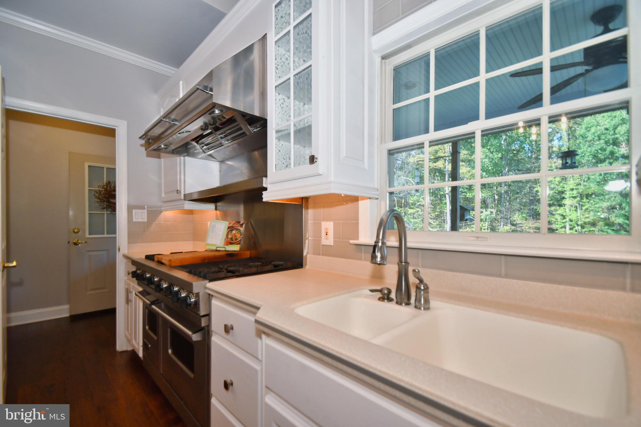 WHITE HALL - Residential