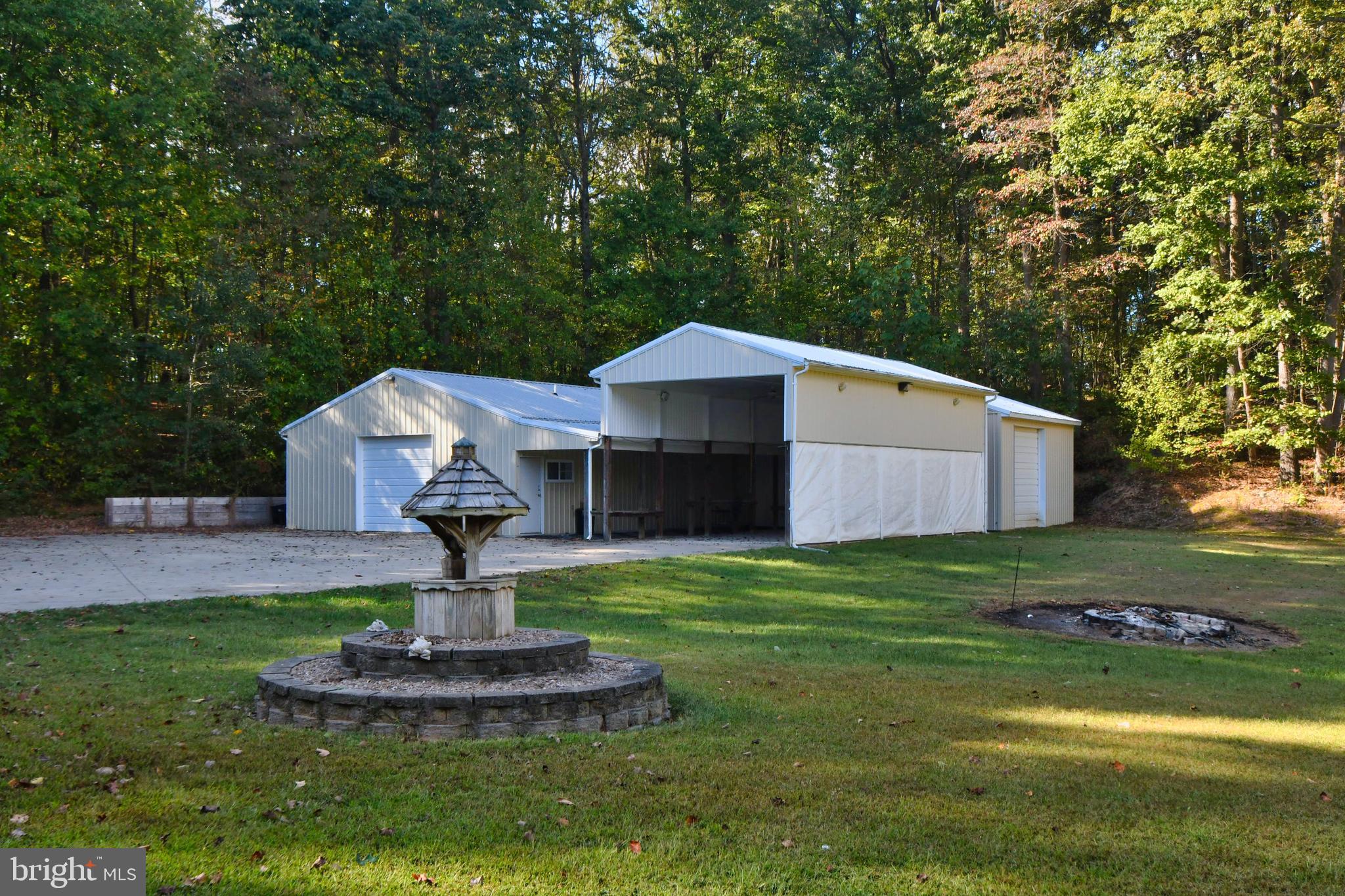 WHITE HALL - Residential