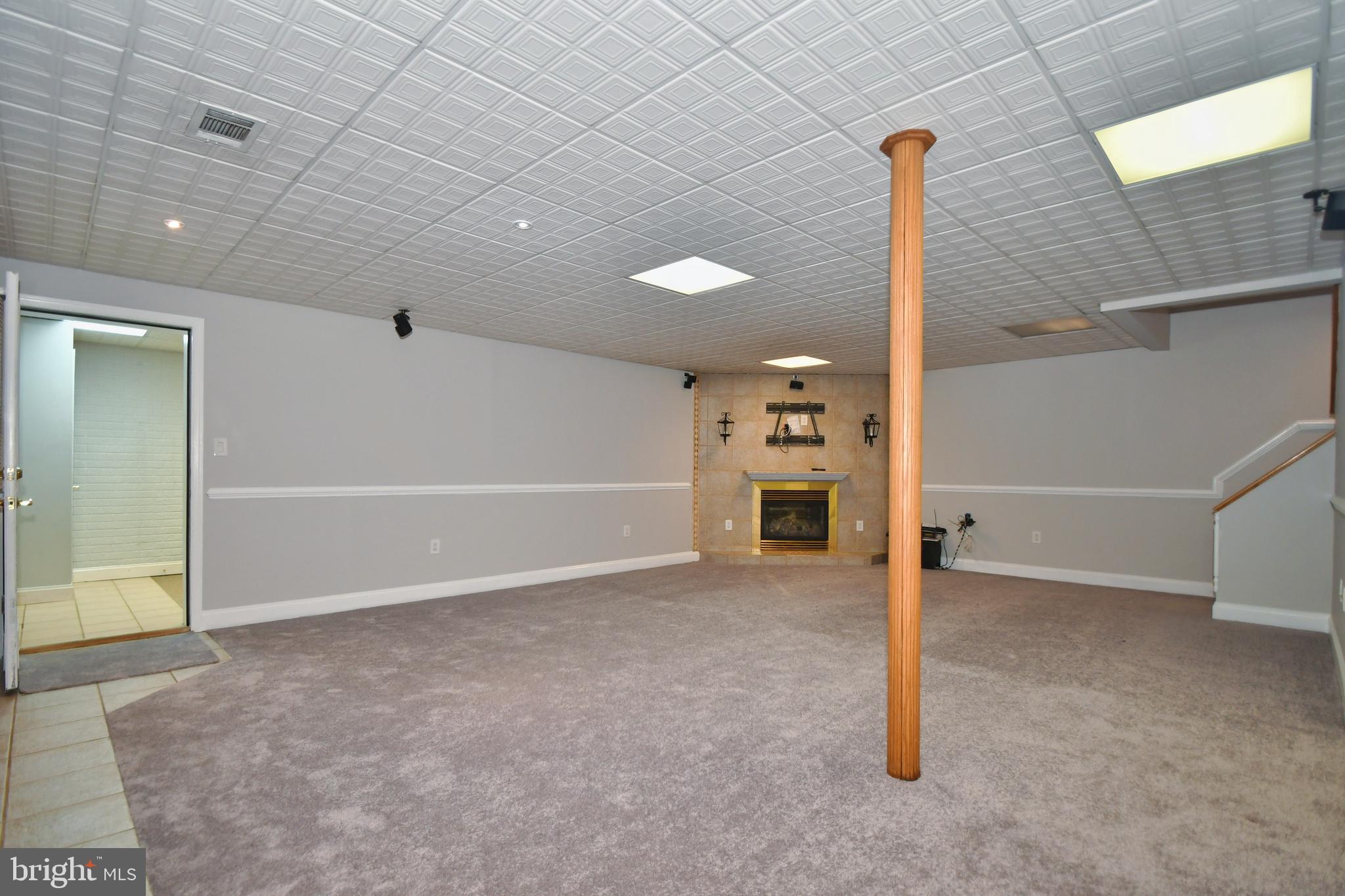 WHITE HALL - Residential