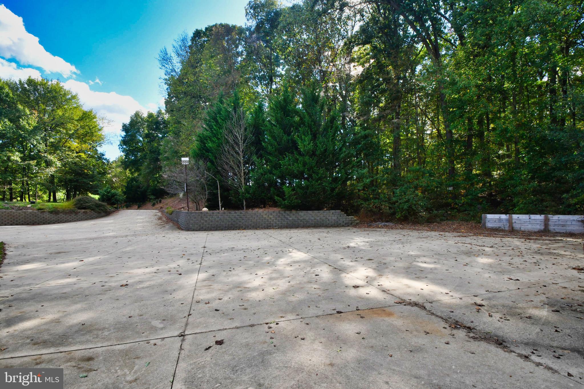 WHITE HALL - Residential