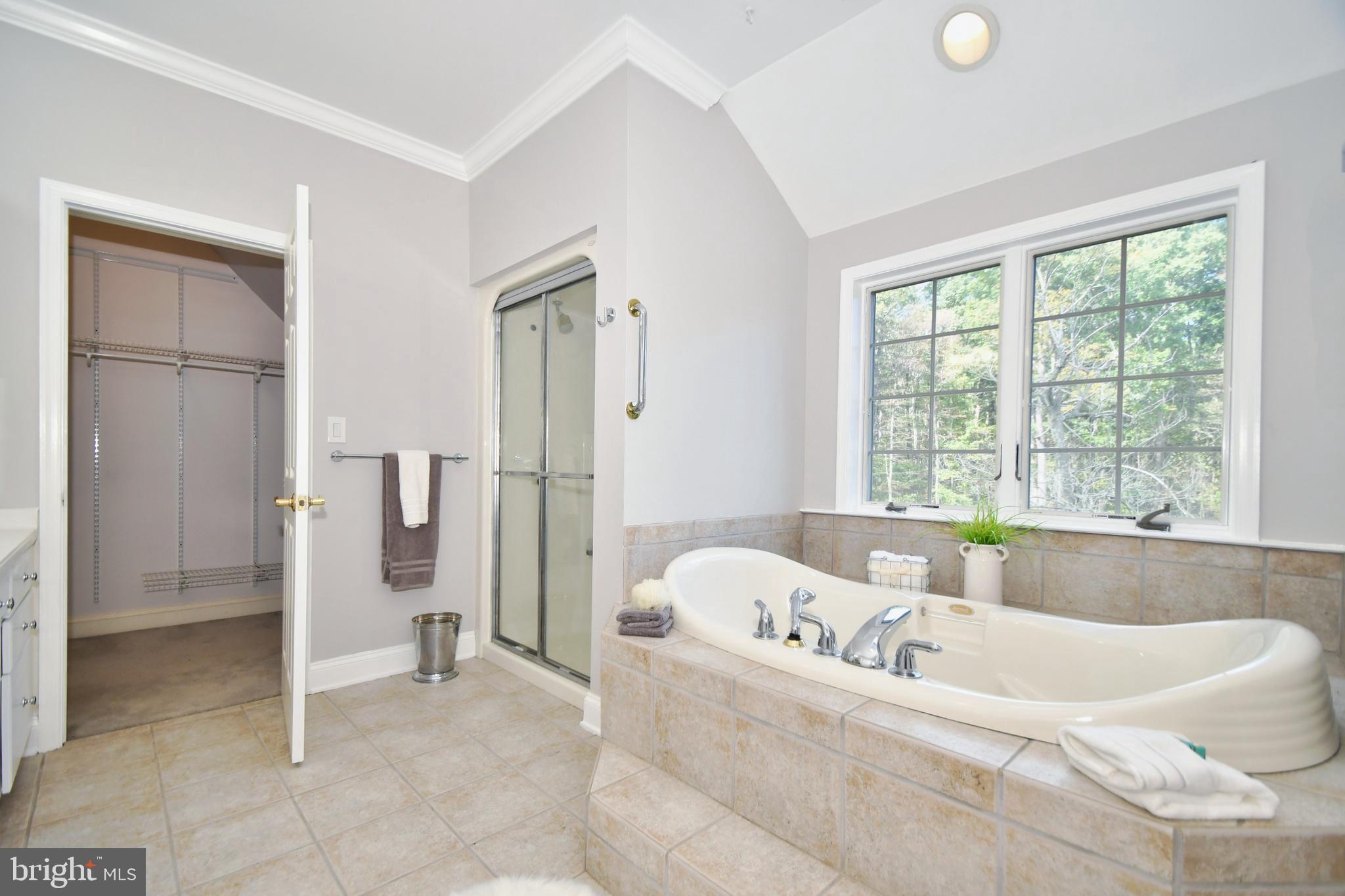 WHITE HALL - Residential