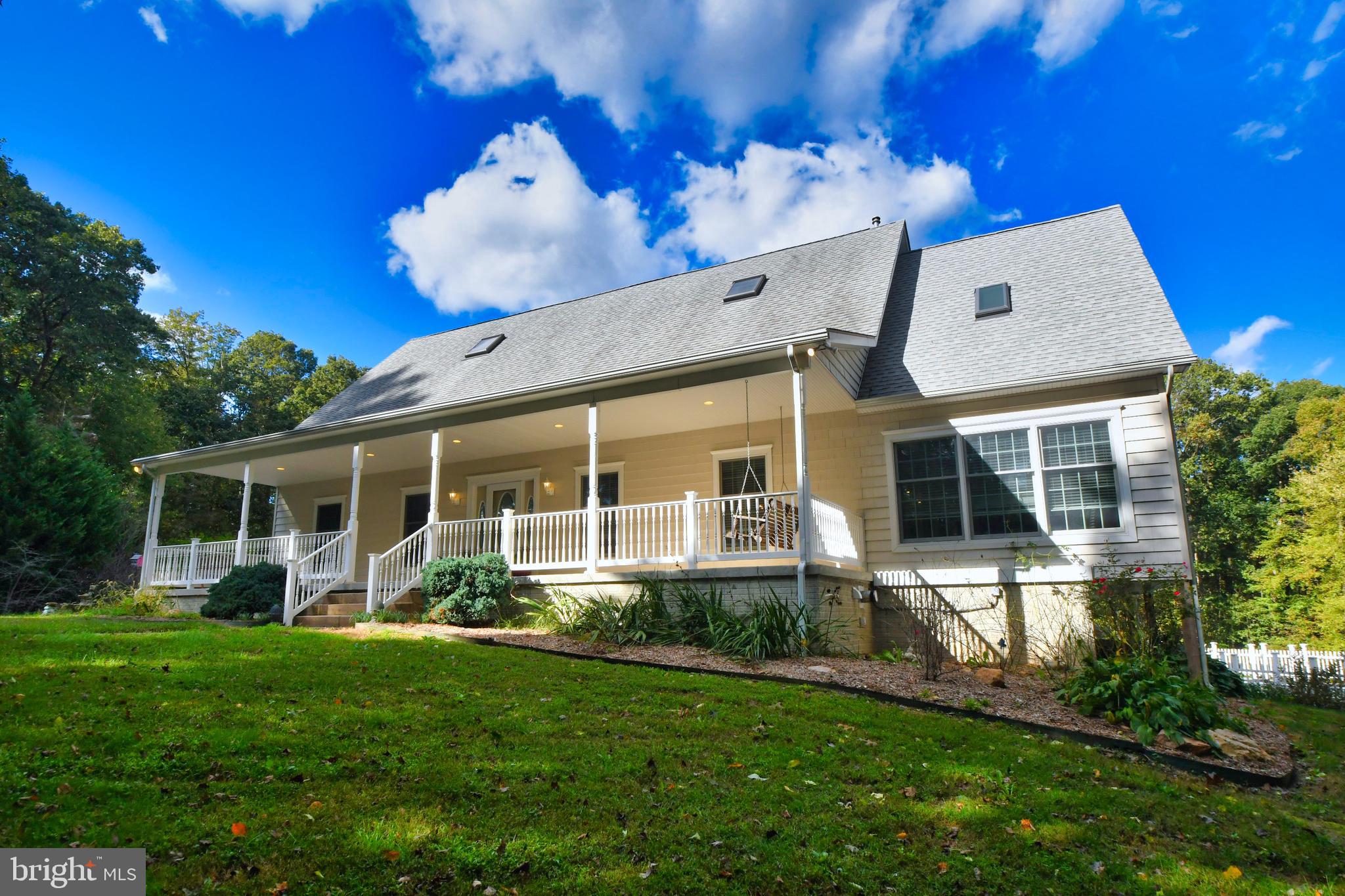 WHITE HALL - Residential