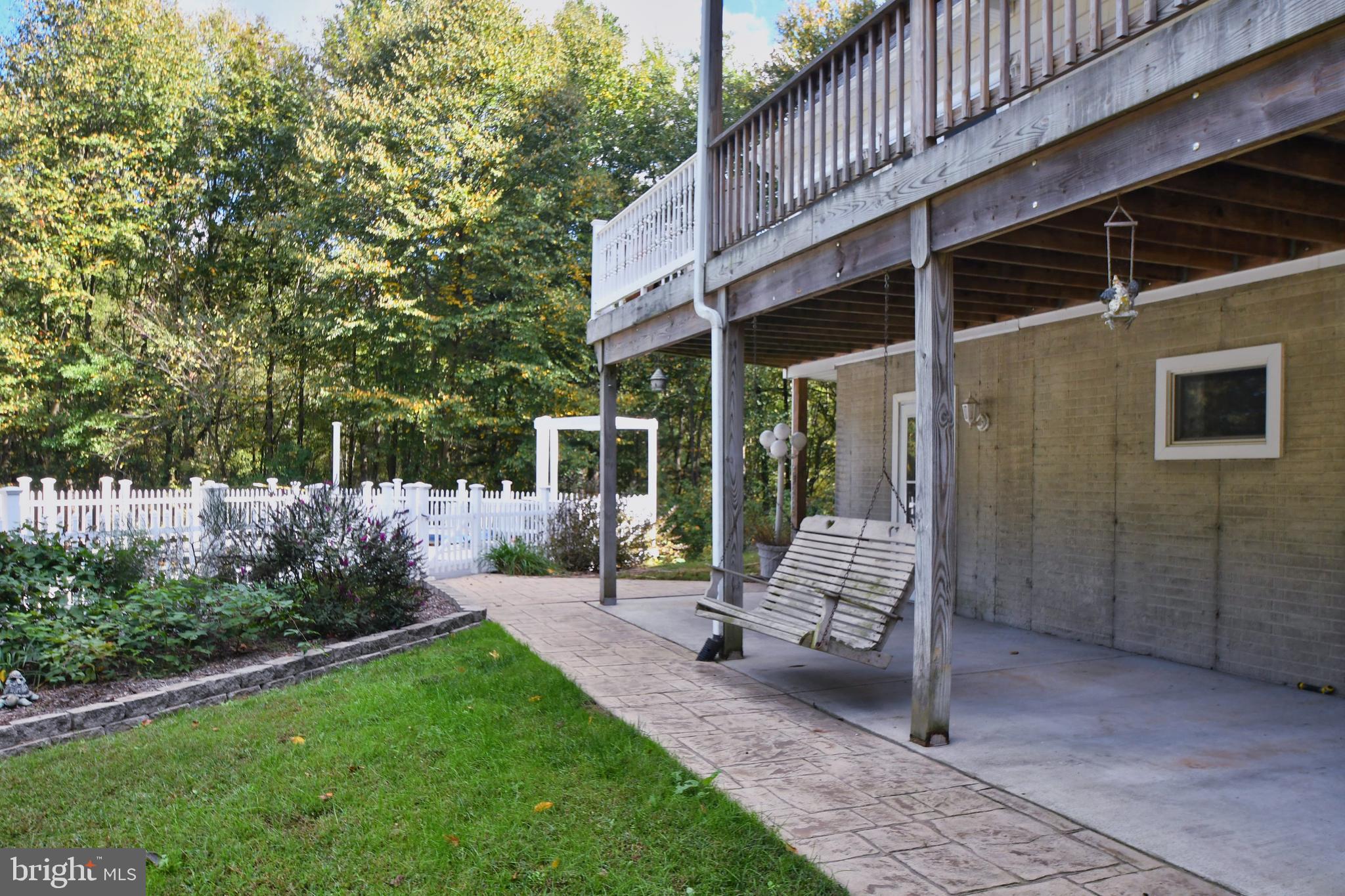 WHITE HALL - Residential