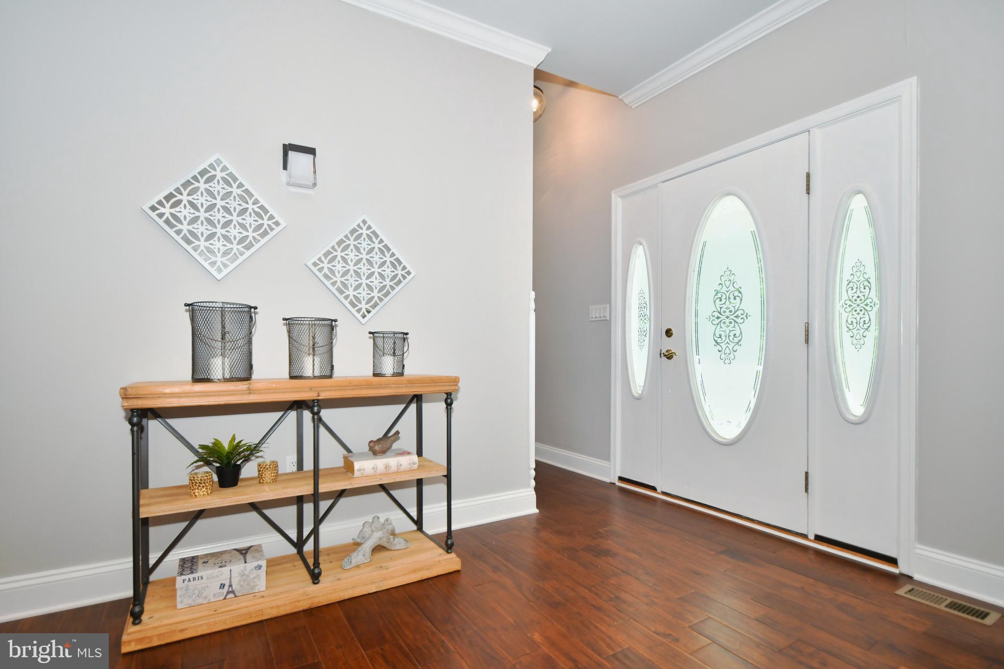 WHITE HALL - Residential