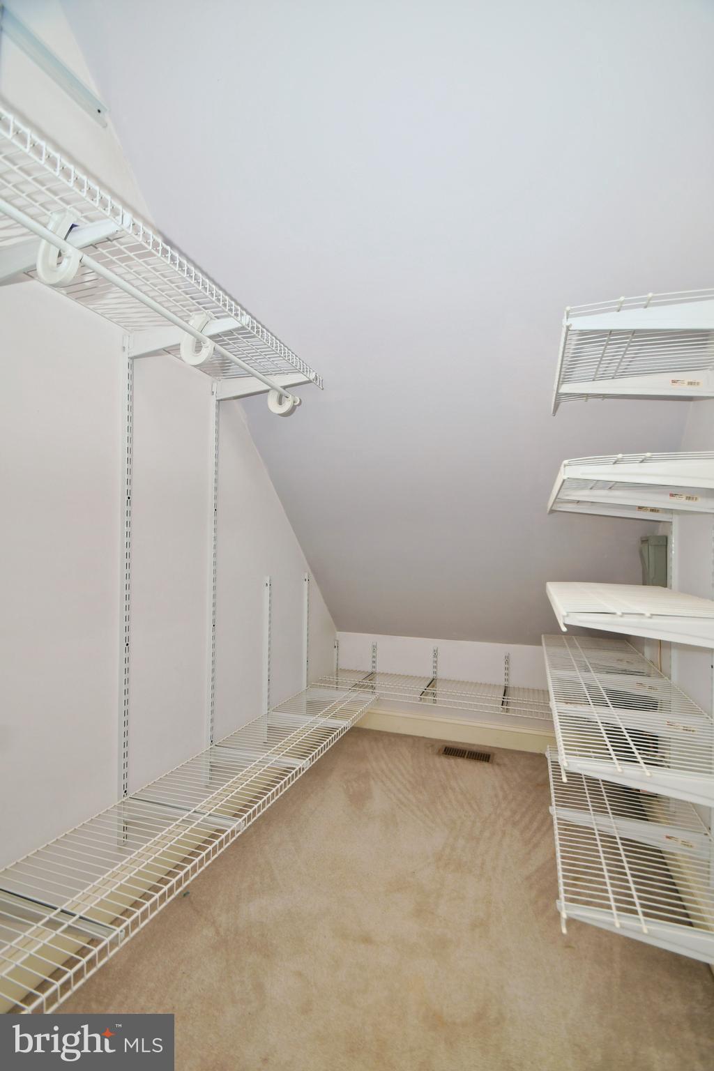 WHITE HALL - Residential