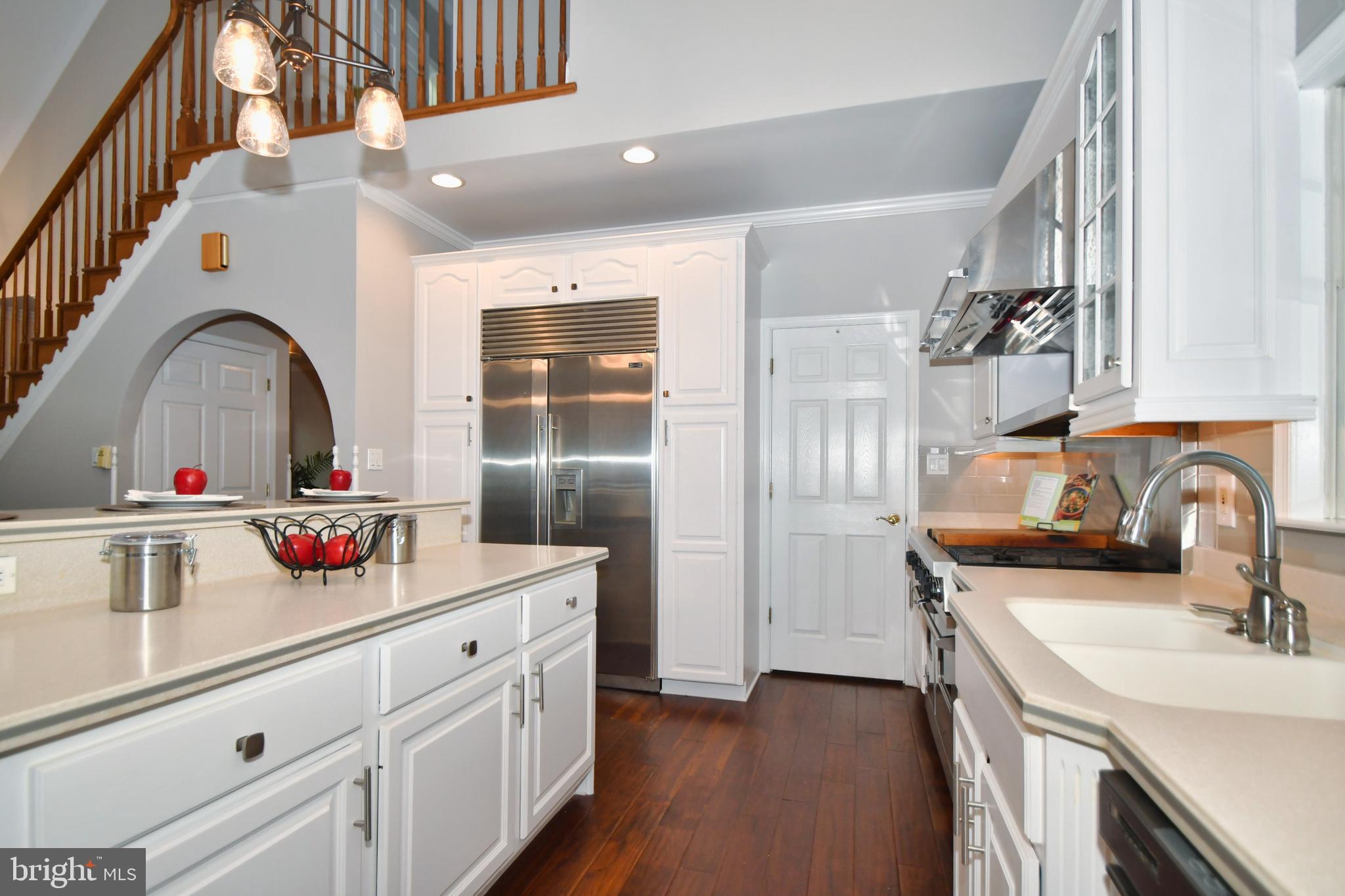 WHITE HALL - Residential