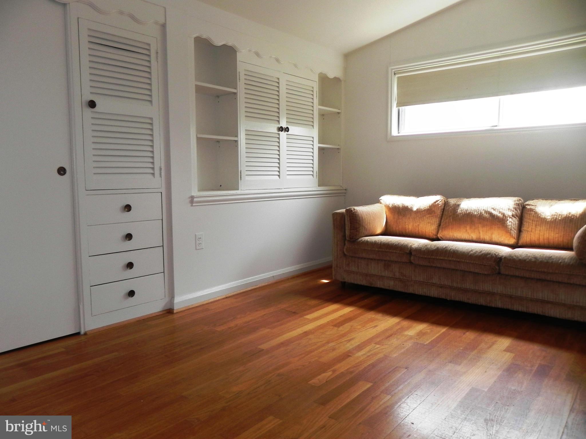 WILLIAMSBURG - Residential