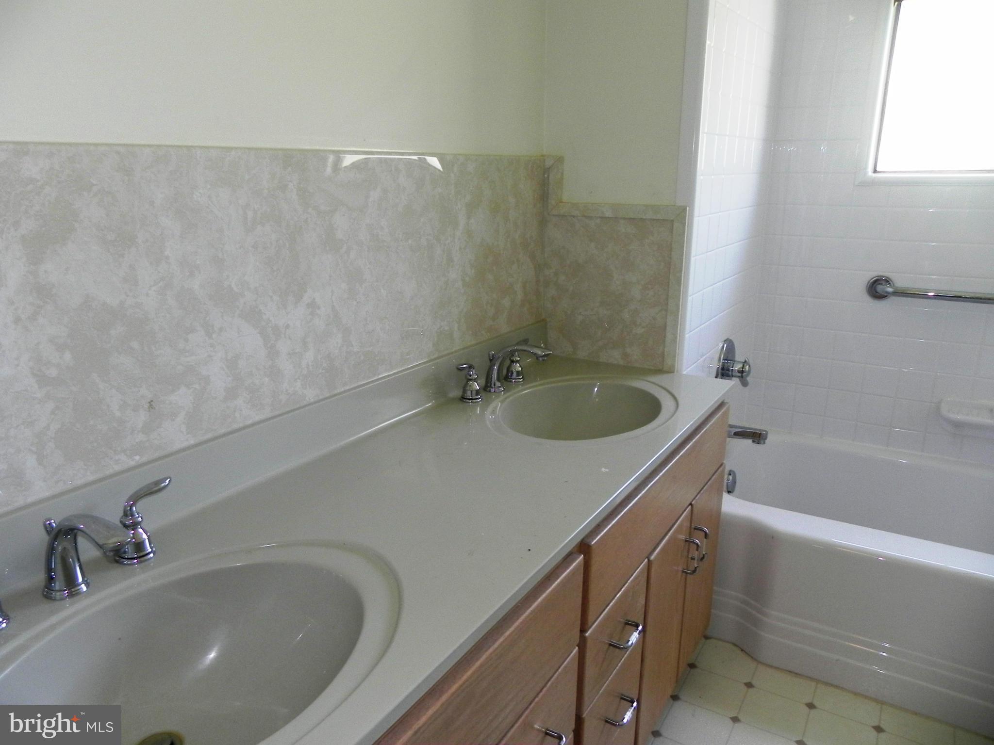 WILLIAMSBURG - Residential