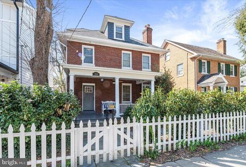 Photo of 3834 Mckinley Street NW, WASHINGTON, DC 20015 (MLS # DCDC2254442)