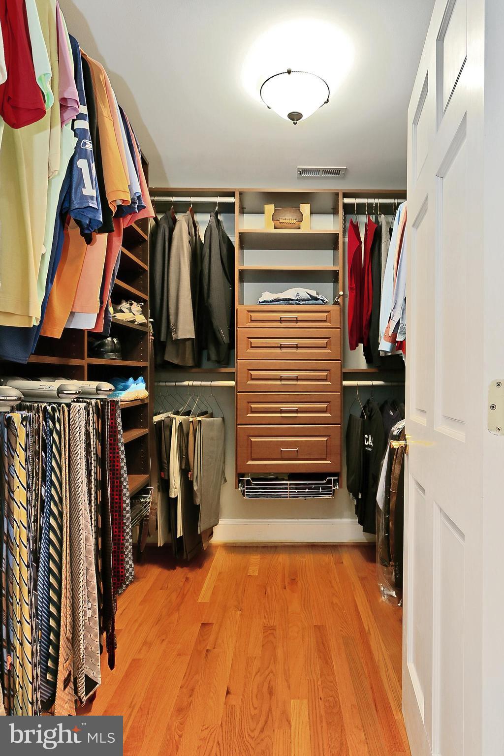 WALNUT HILL - Residential