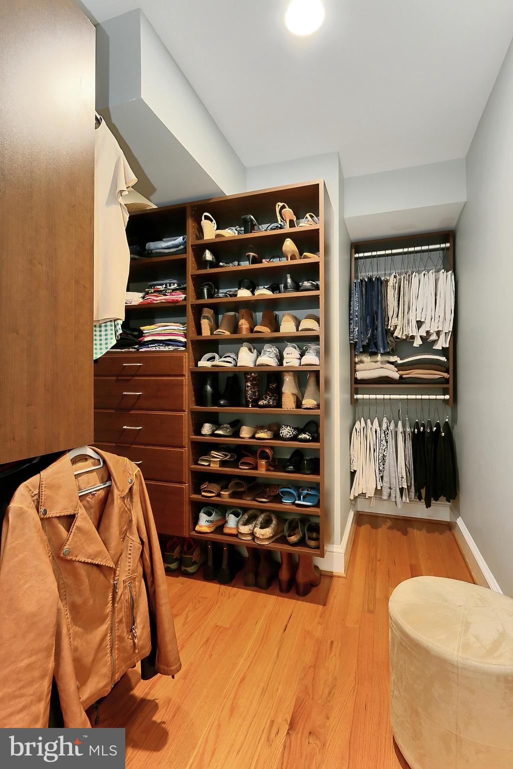 WALNUT HILL - Residential