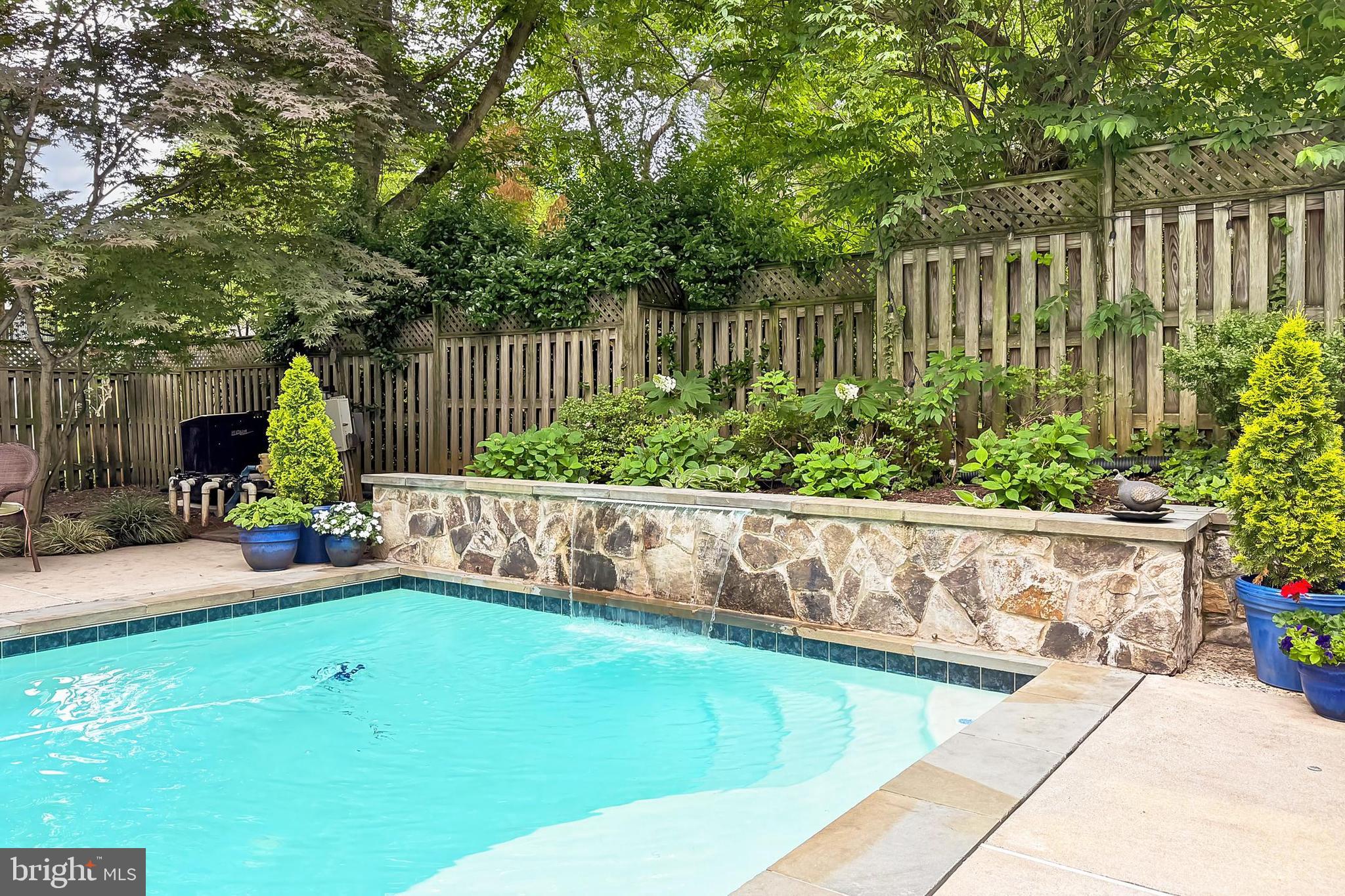 WALNUT HILL - Residential