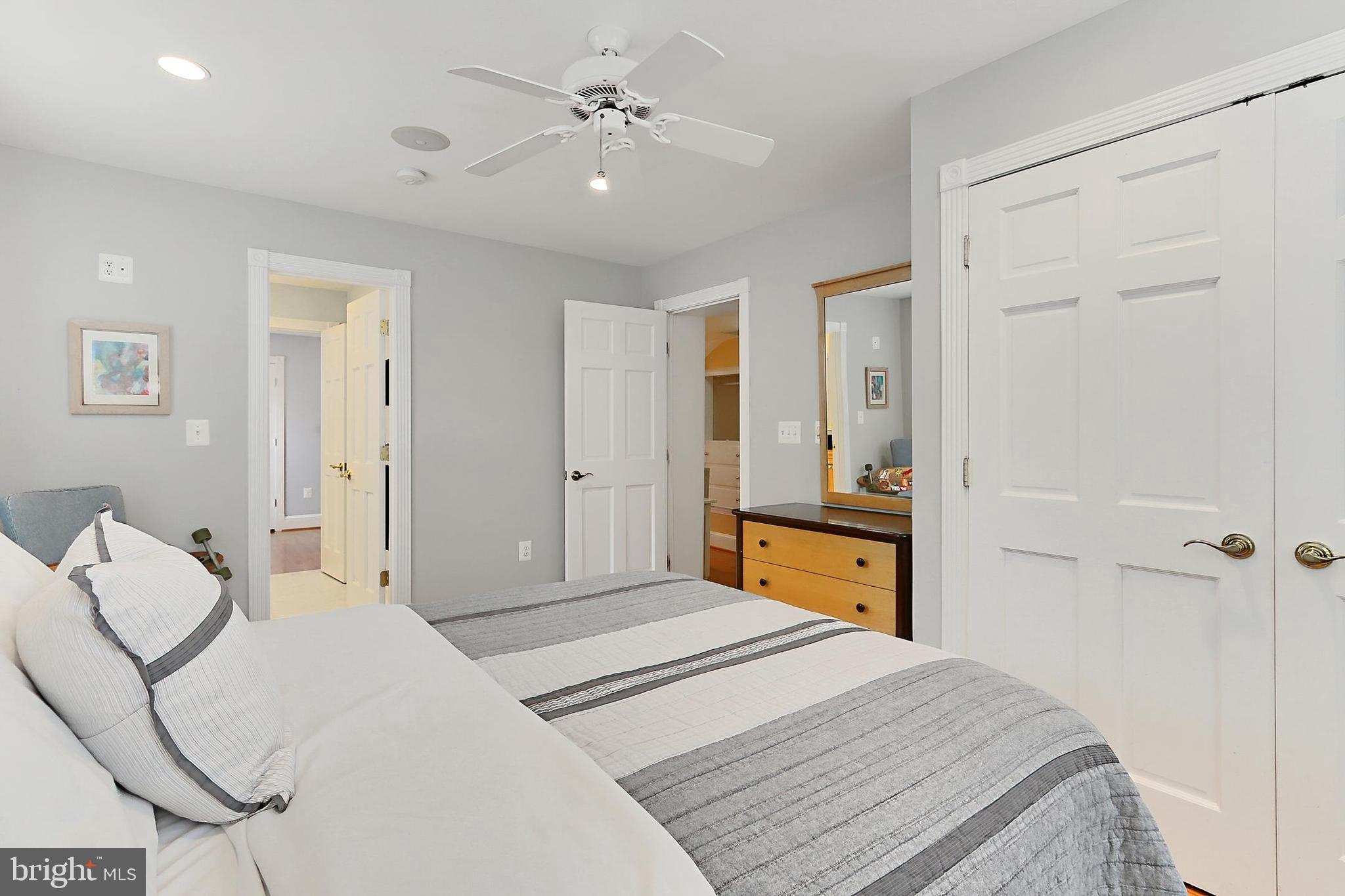 WALNUT HILL - Residential