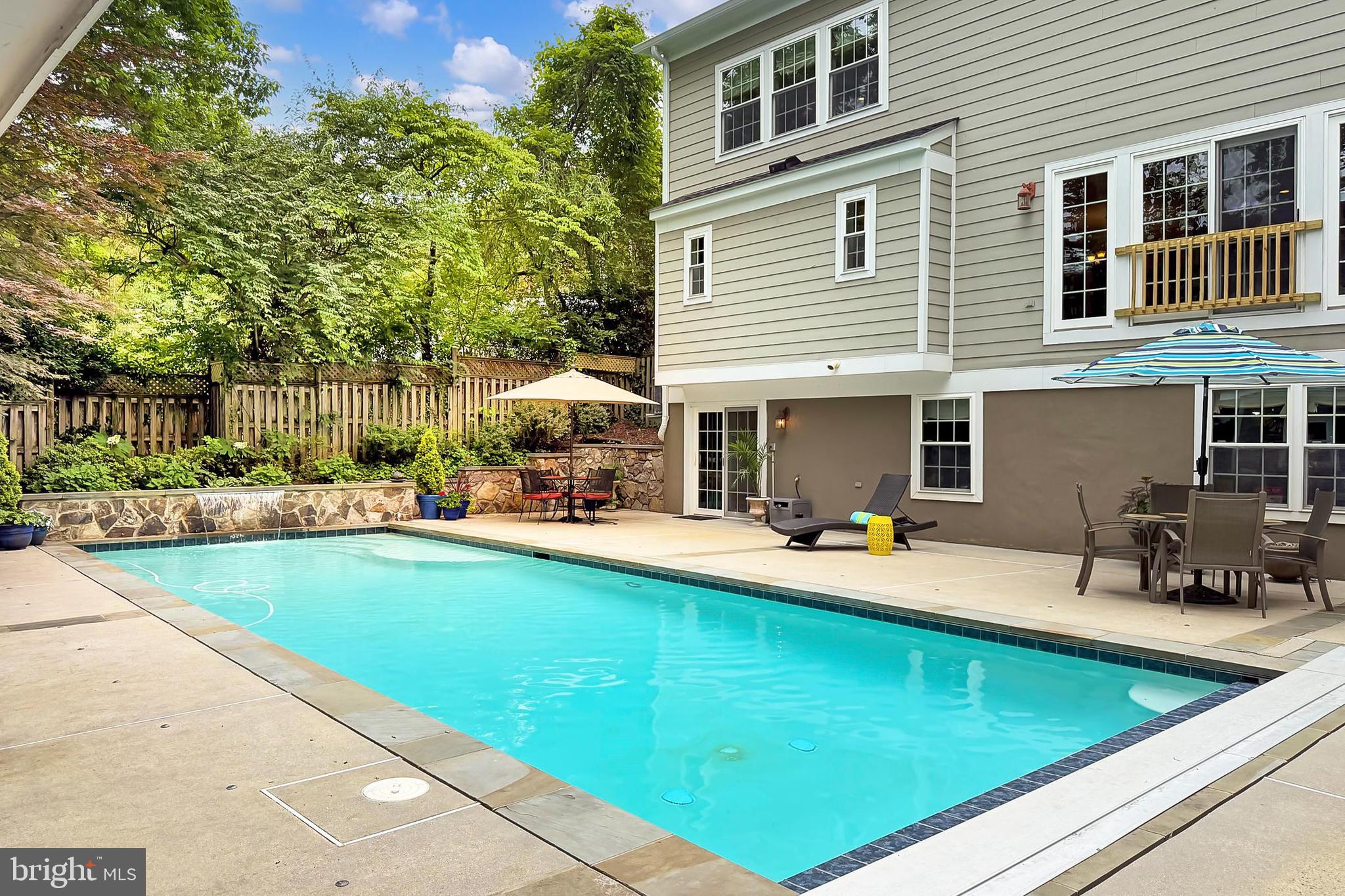 WALNUT HILL - Residential