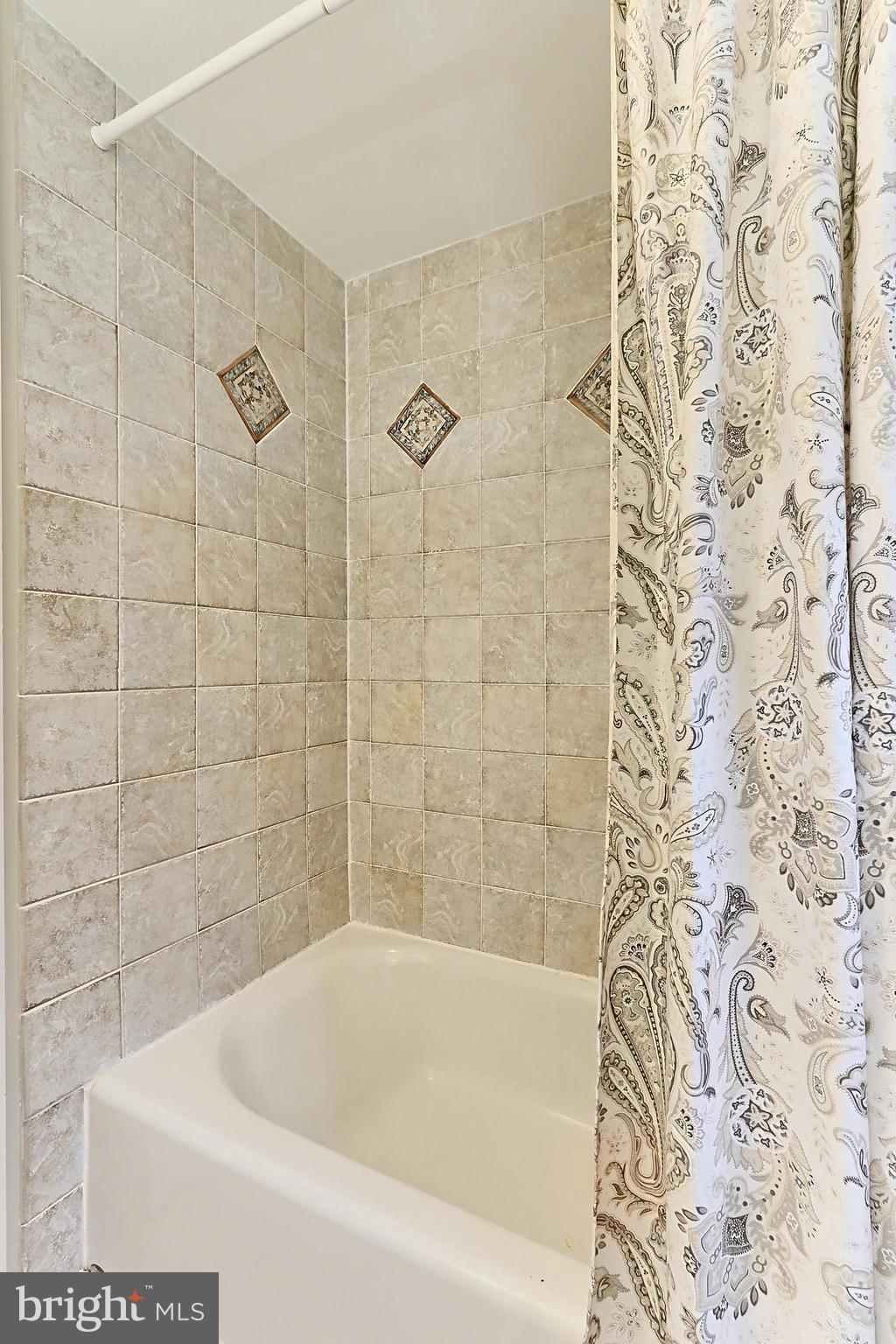 WALNUT HILL - Residential