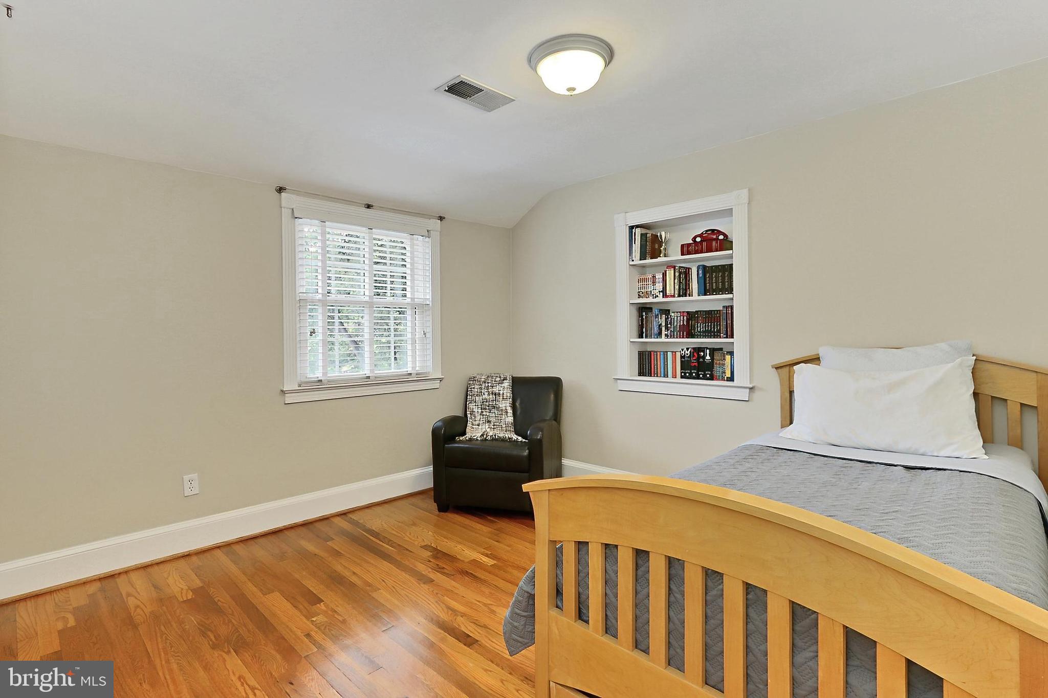 WALNUT HILL - Residential