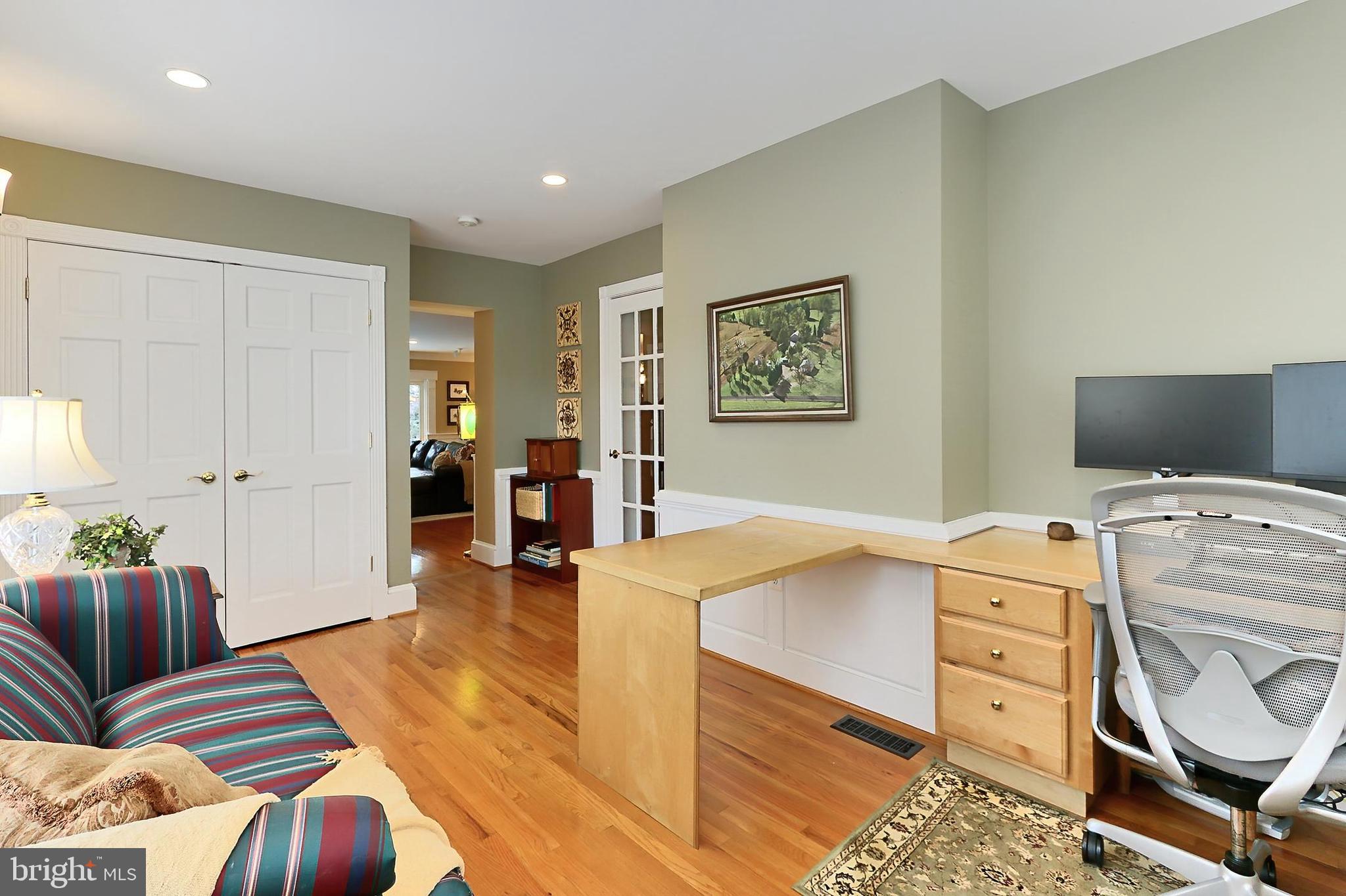 WALNUT HILL - Residential